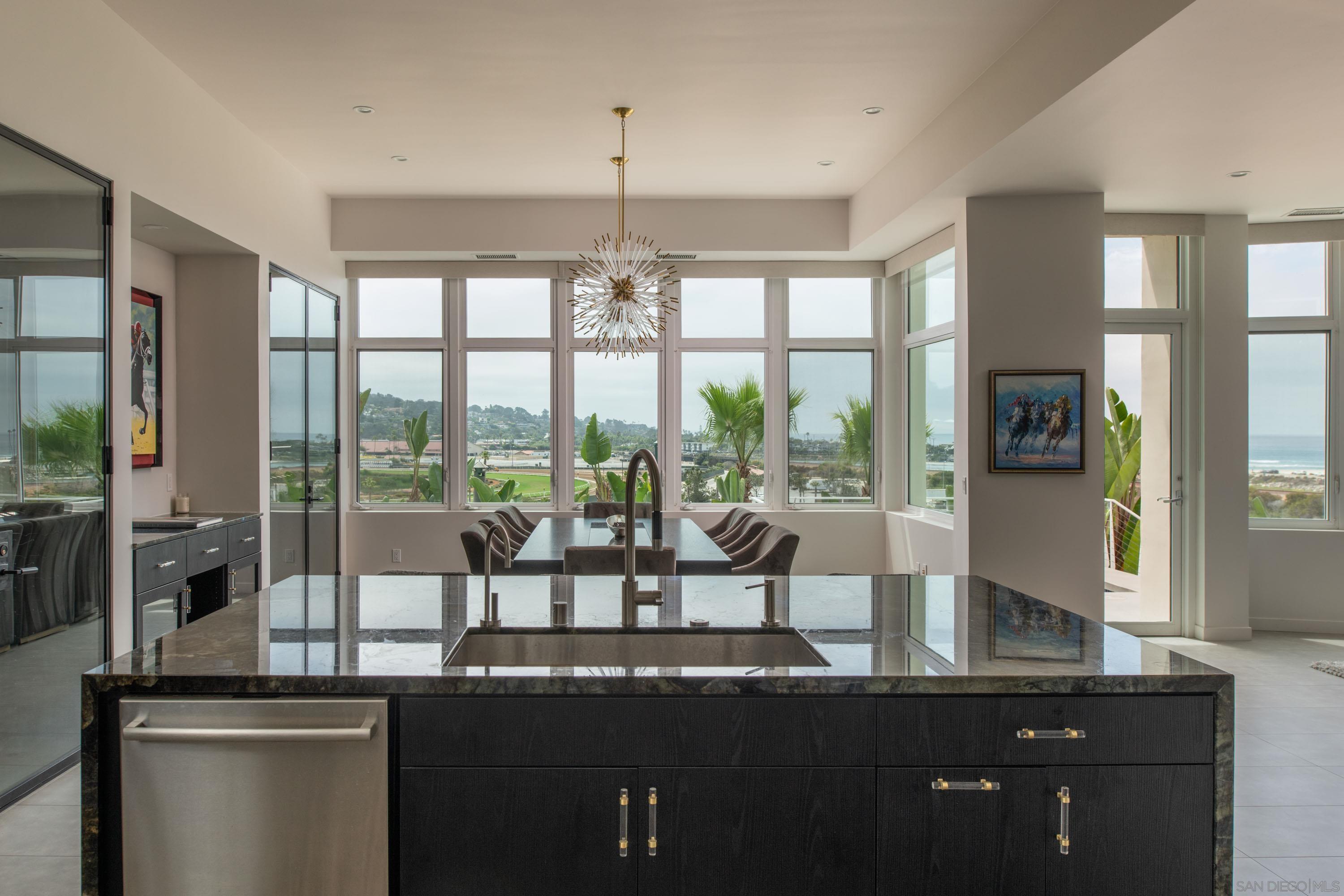 Detail Gallery Image 14 of 25 For 121  via De La Valle, Del Mar,  CA 92014 - 4 Beds | 4/1 Baths