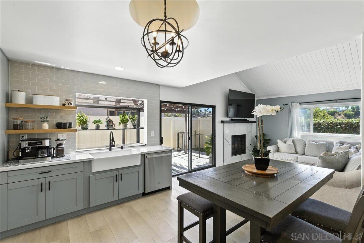 Front Image Thumbnail for SD250037542