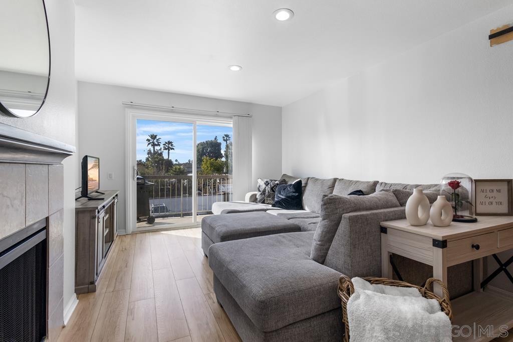 Front Image Thumbnail for SD250037550