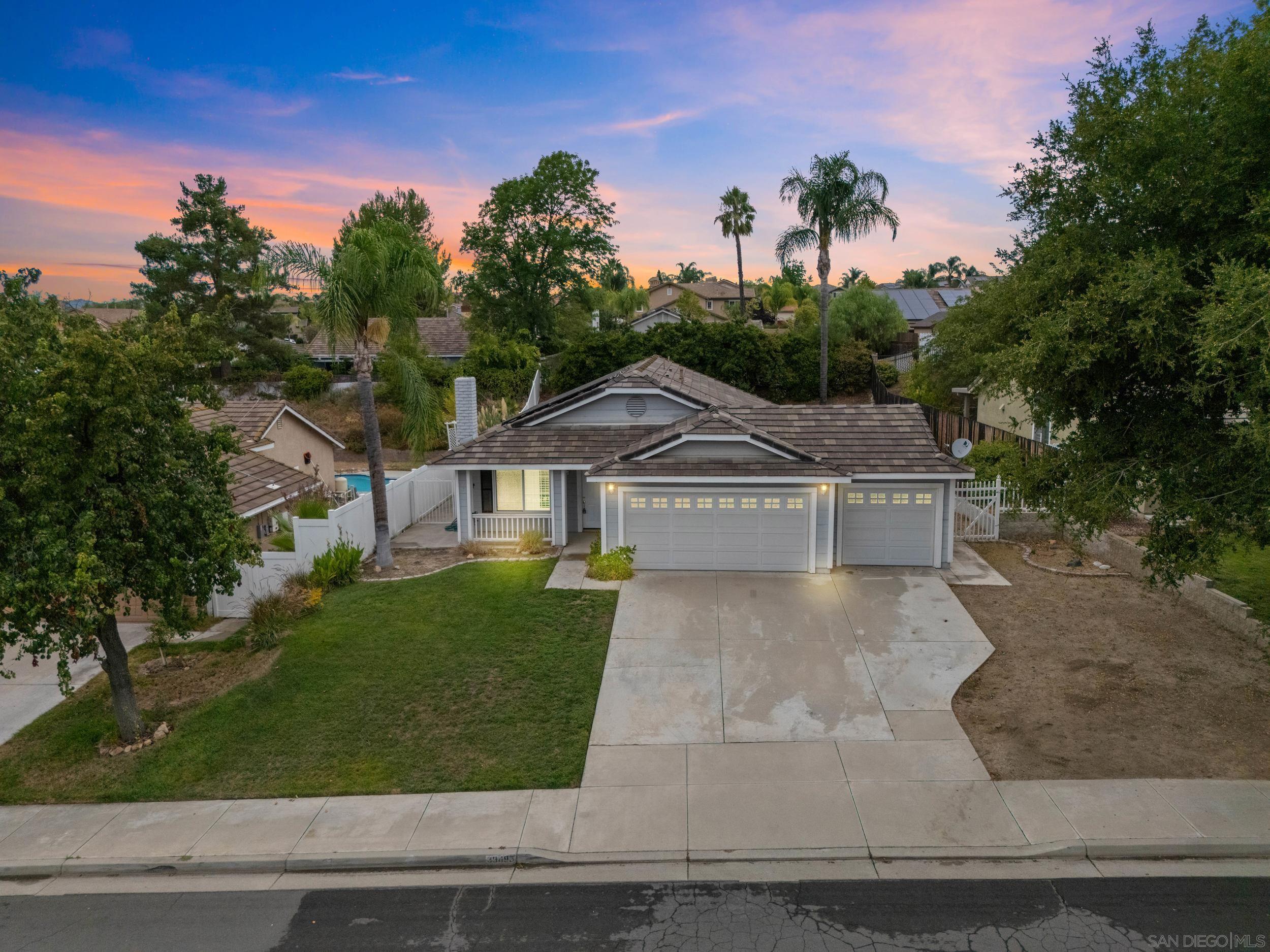 Front Image Thumbnail for SD250037583