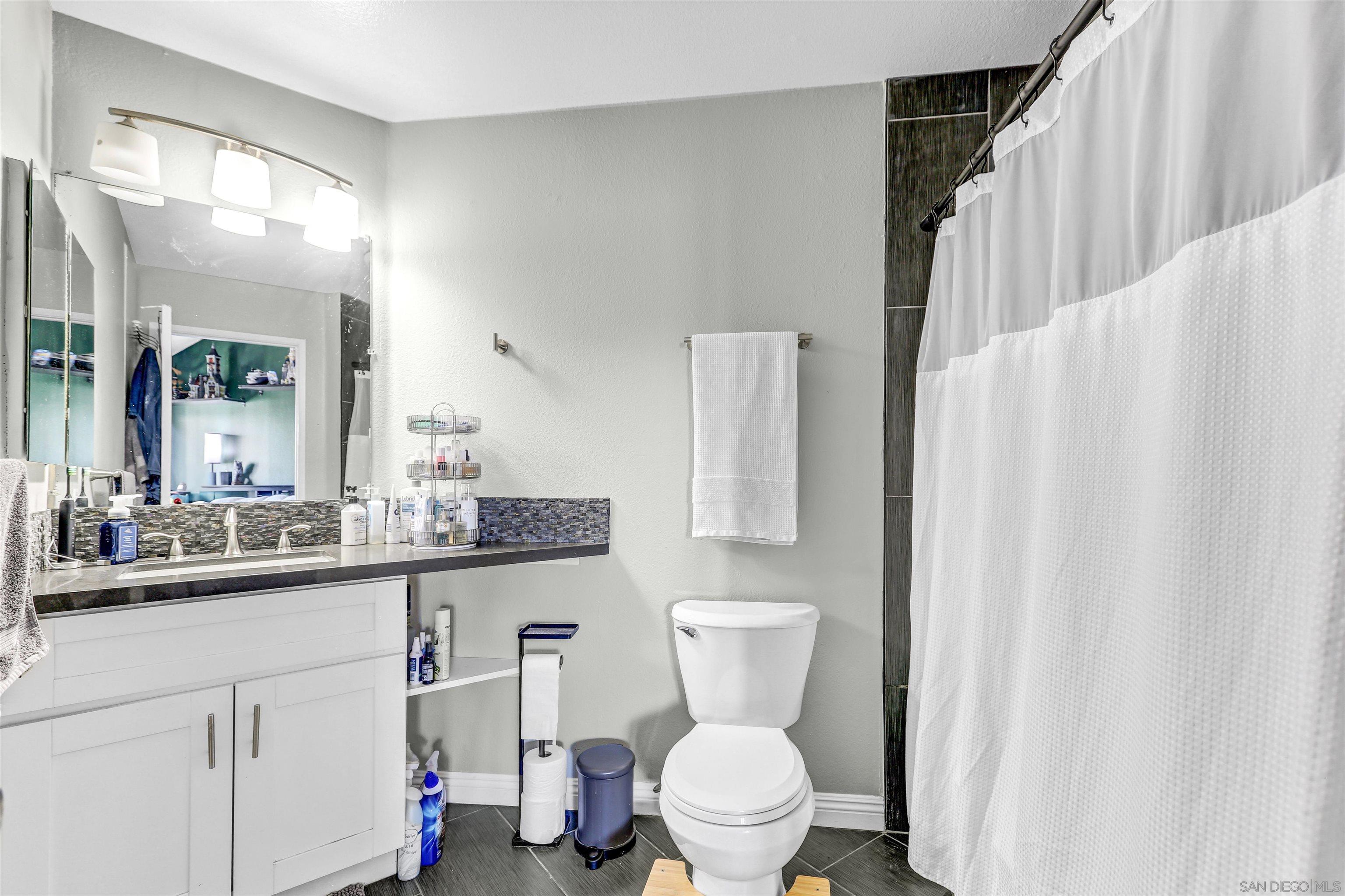 Detail Gallery Image 13 of 22 For 3049  Golden Oak Way, Spring Valley,  CA 91978 - 2 Beds | 2 Baths