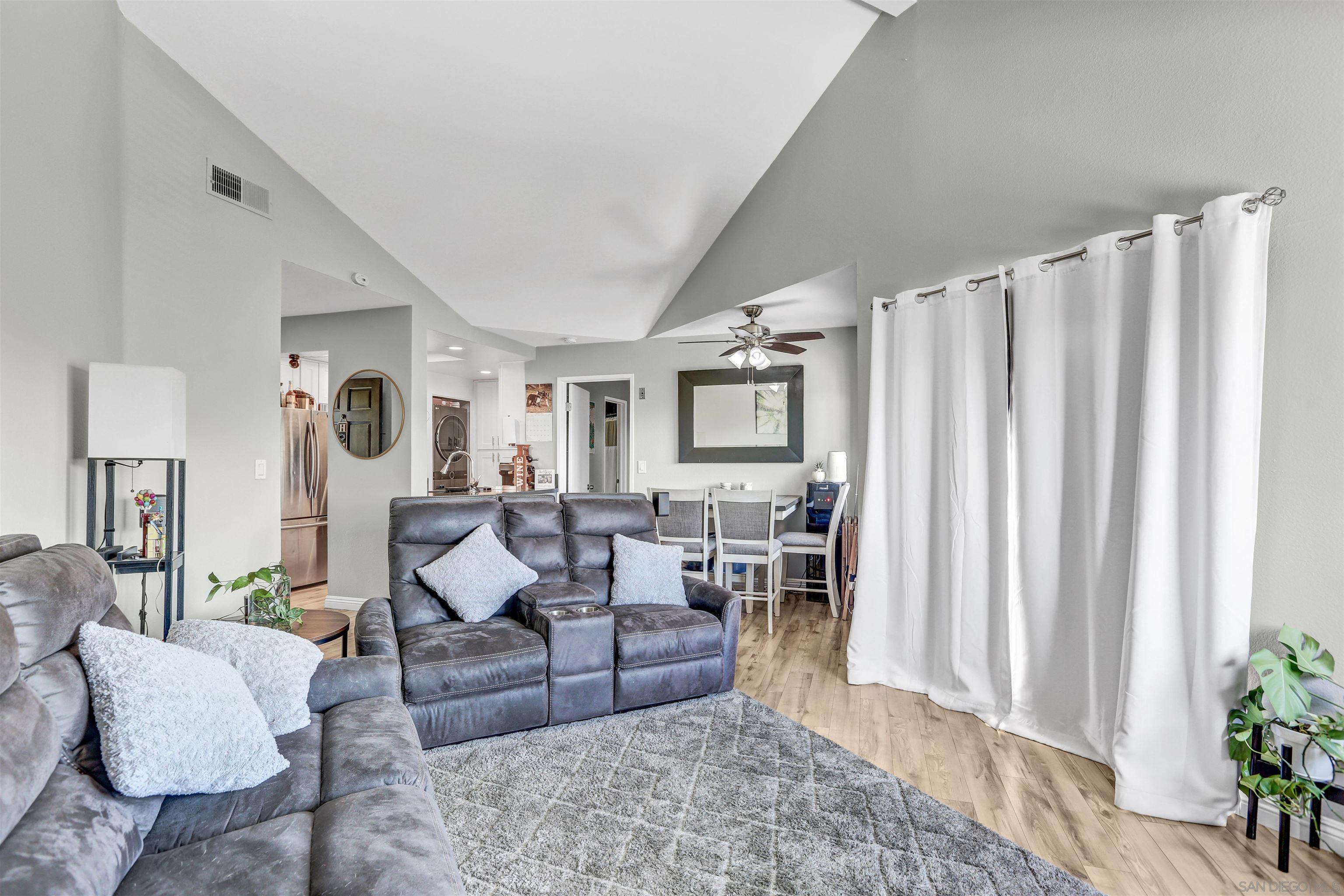 Detail Gallery Image 3 of 22 For 3049  Golden Oak Way, Spring Valley,  CA 91978 - 2 Beds | 2 Baths