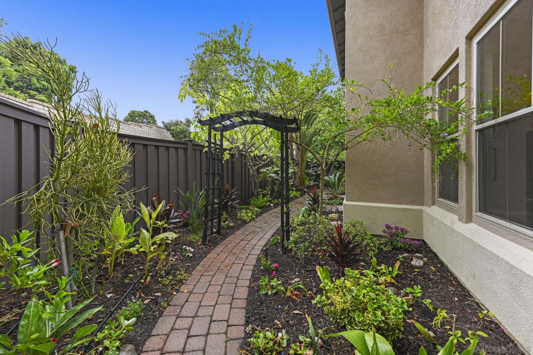 Front Image Thumbnail for SD250037628