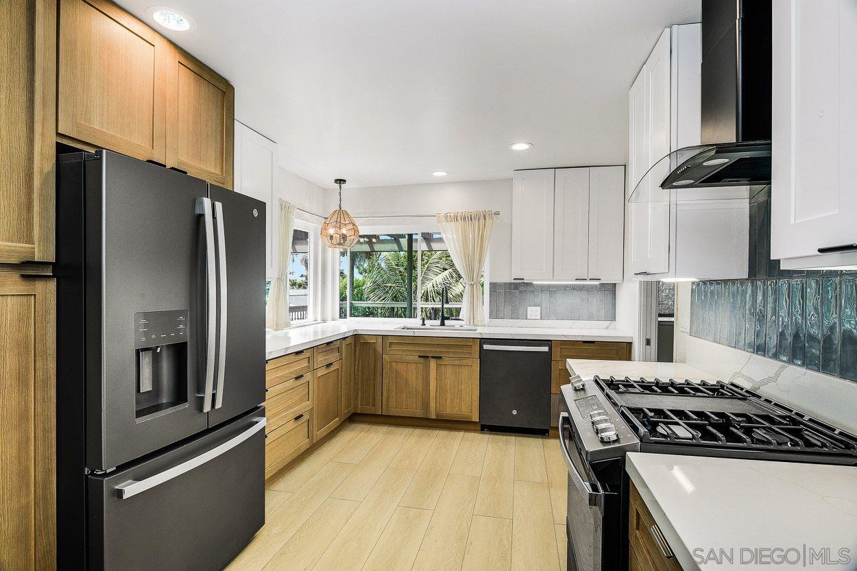 Front Image Thumbnail for SD250037711