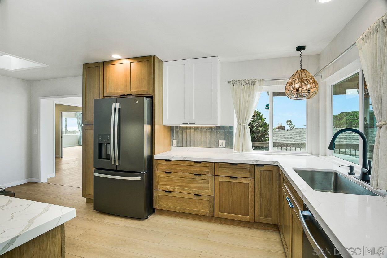 Detail Gallery Image 6 of 28 For 4462  Algeciras, San Diego,  CA 92107 - 3 Beds | 2 Baths