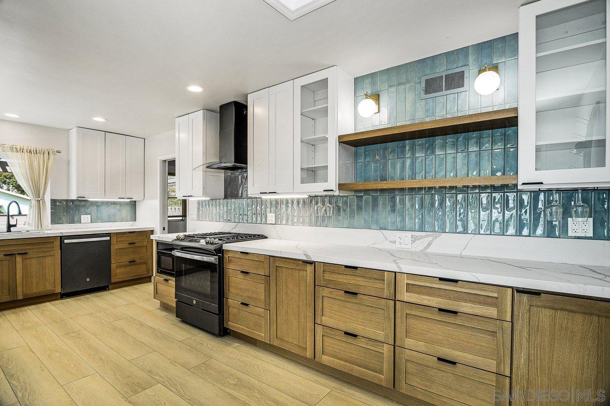 Detail Gallery Image 8 of 28 For 4462  Algeciras, San Diego,  CA 92107 - 3 Beds | 2 Baths