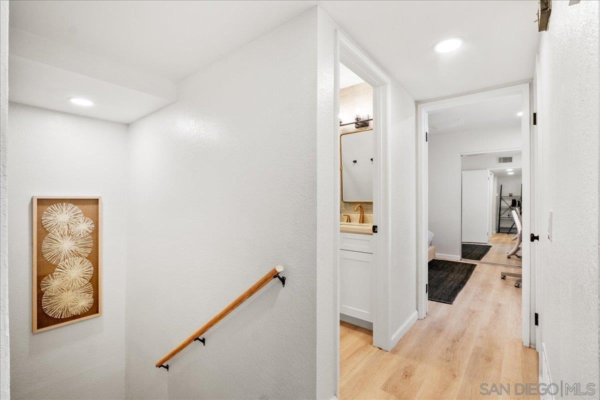 Detail Gallery Image 11 of 27 For 7039  Camino Pacheco, San Diego,  CA 92111 - 3 Beds | 3 Baths