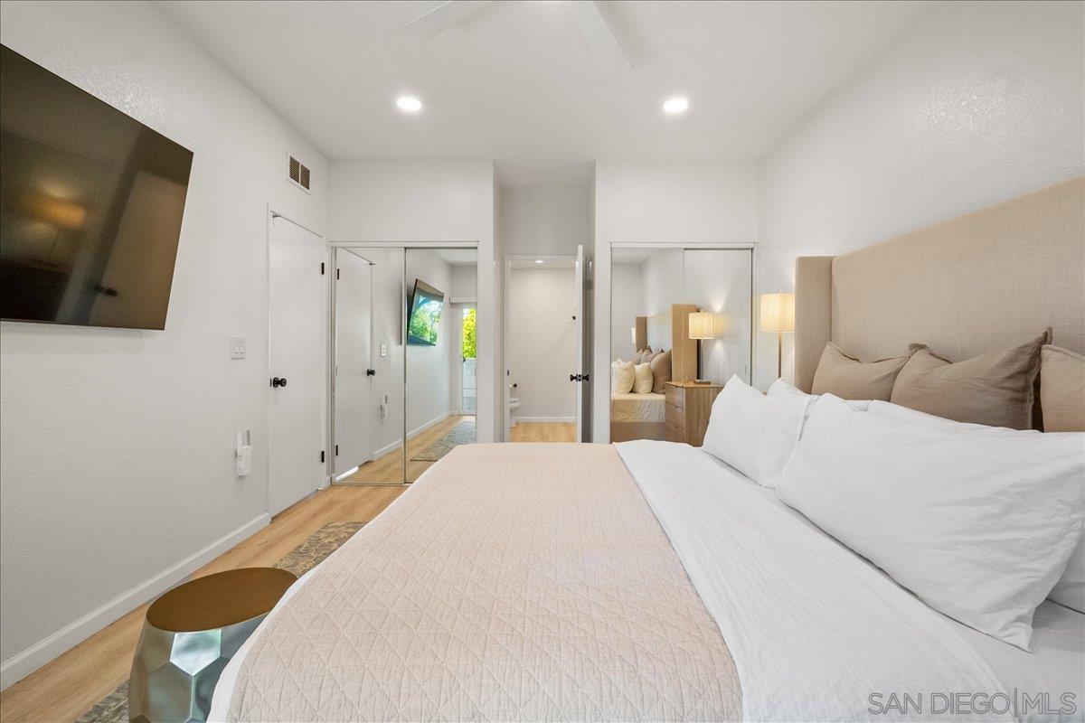 Detail Gallery Image 13 of 27 For 7039  Camino Pacheco, San Diego,  CA 92111 - 3 Beds | 3 Baths