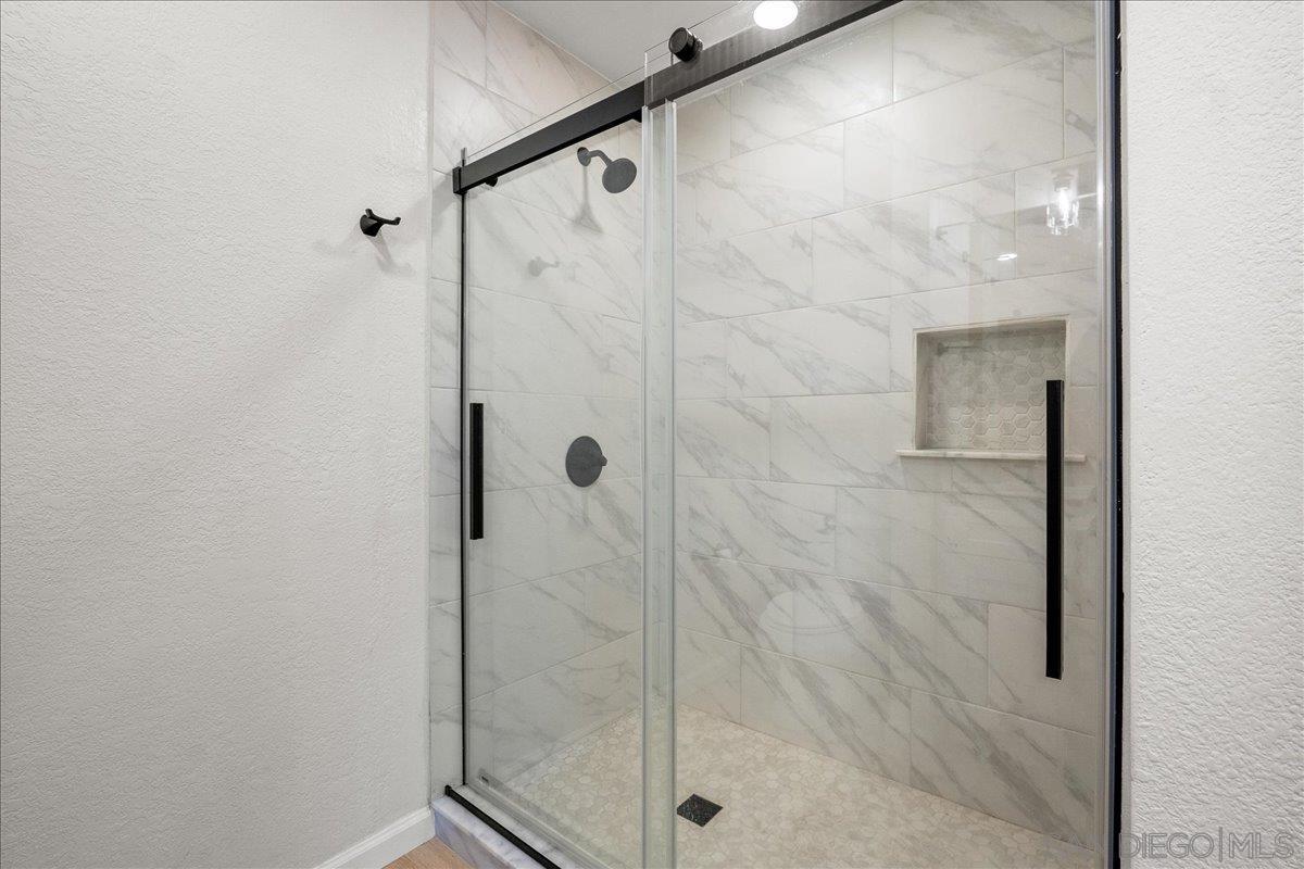 Detail Gallery Image 15 of 27 For 7039  Camino Pacheco, San Diego,  CA 92111 - 3 Beds | 3 Baths