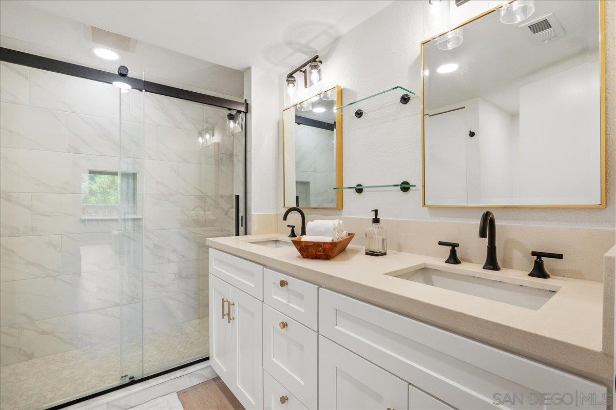 Detail Gallery Image 18 of 27 For 7039  Camino Pacheco, San Diego,  CA 92111 - 3 Beds | 3 Baths