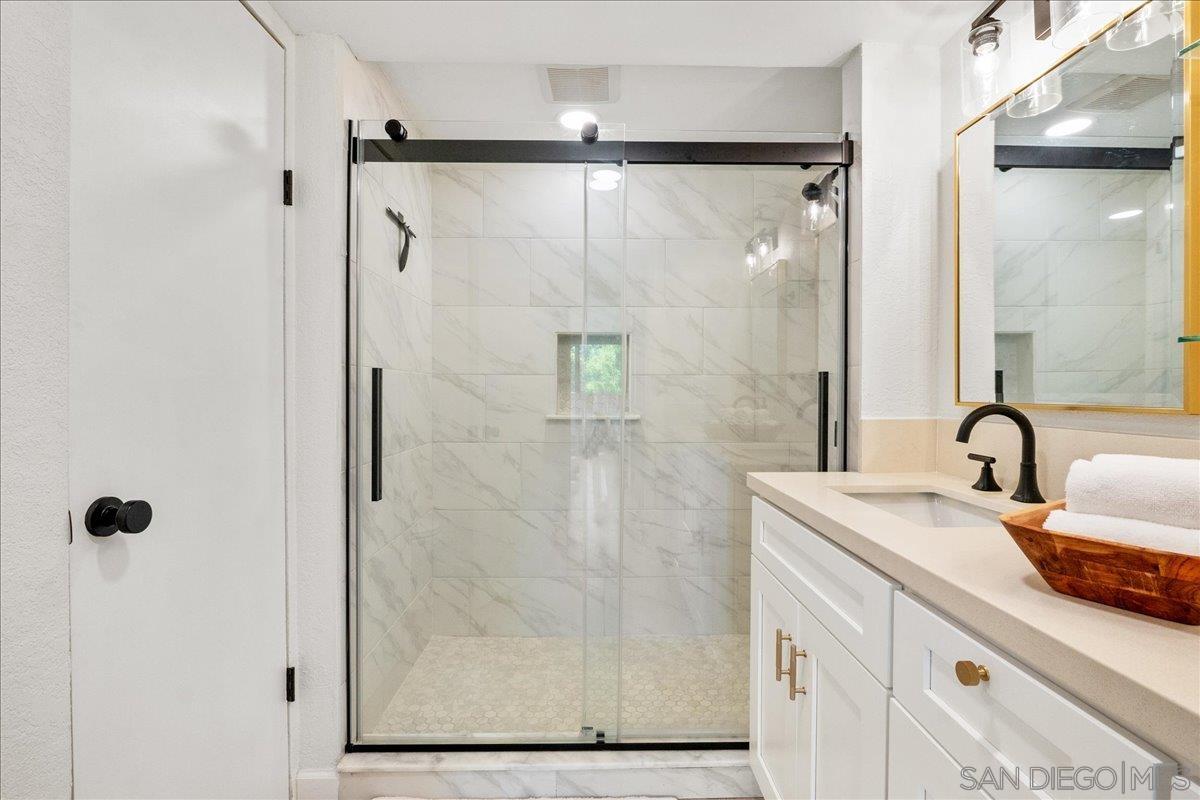 Detail Gallery Image 19 of 27 For 7039  Camino Pacheco, San Diego,  CA 92111 - 3 Beds | 3 Baths