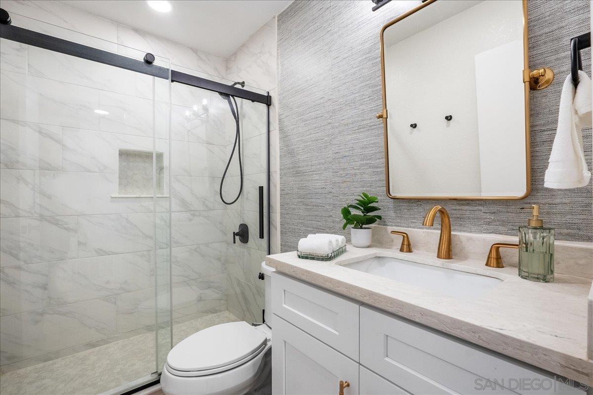 Detail Gallery Image 21 of 27 For 7039  Camino Pacheco, San Diego,  CA 92111 - 3 Beds | 3 Baths