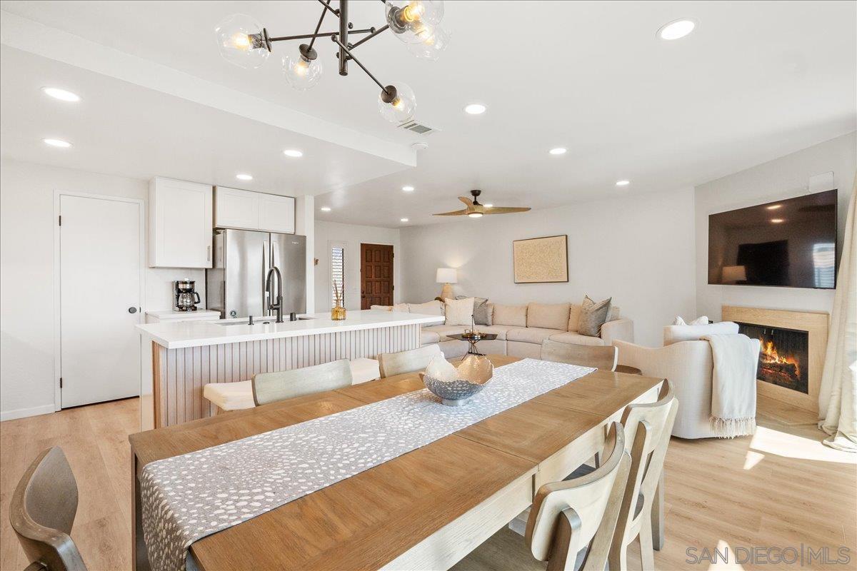 Detail Gallery Image 8 of 27 For 7039  Camino Pacheco, San Diego,  CA 92111 - 3 Beds | 3 Baths