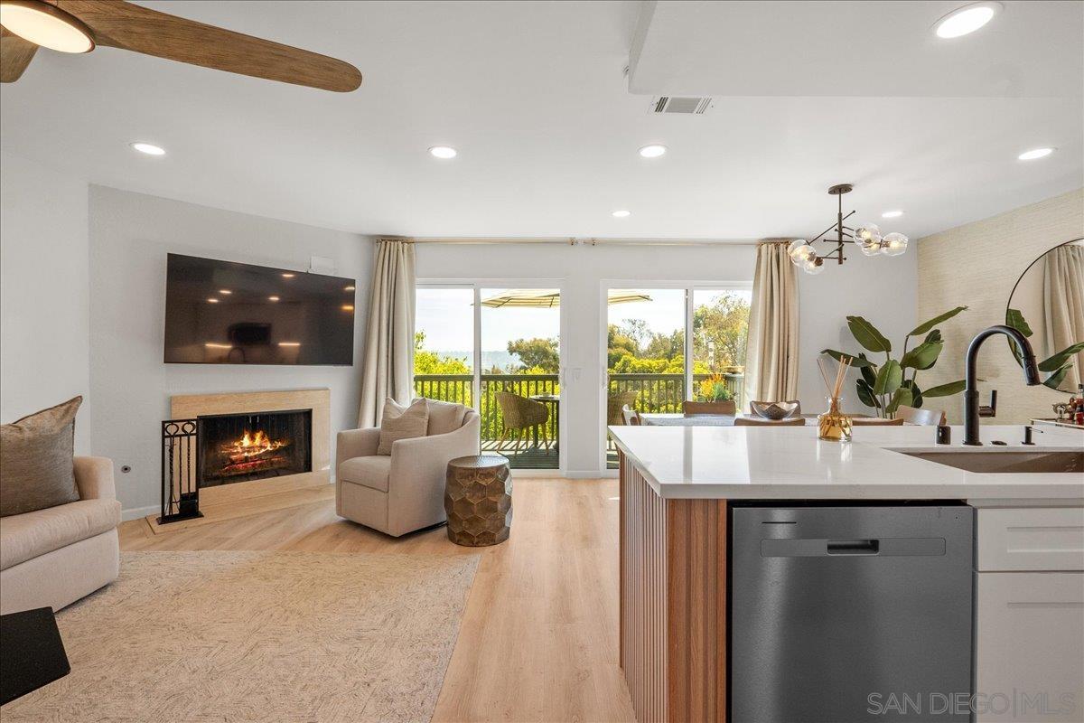 Detail Gallery Image 9 of 27 For 7039  Camino Pacheco, San Diego,  CA 92111 - 3 Beds | 3 Baths