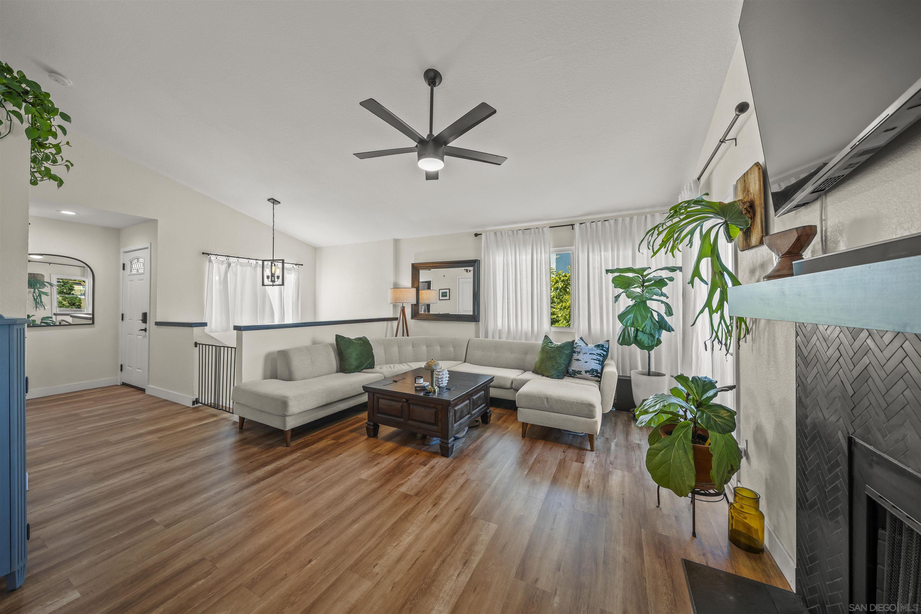 Front Image Thumbnail for SD250037843