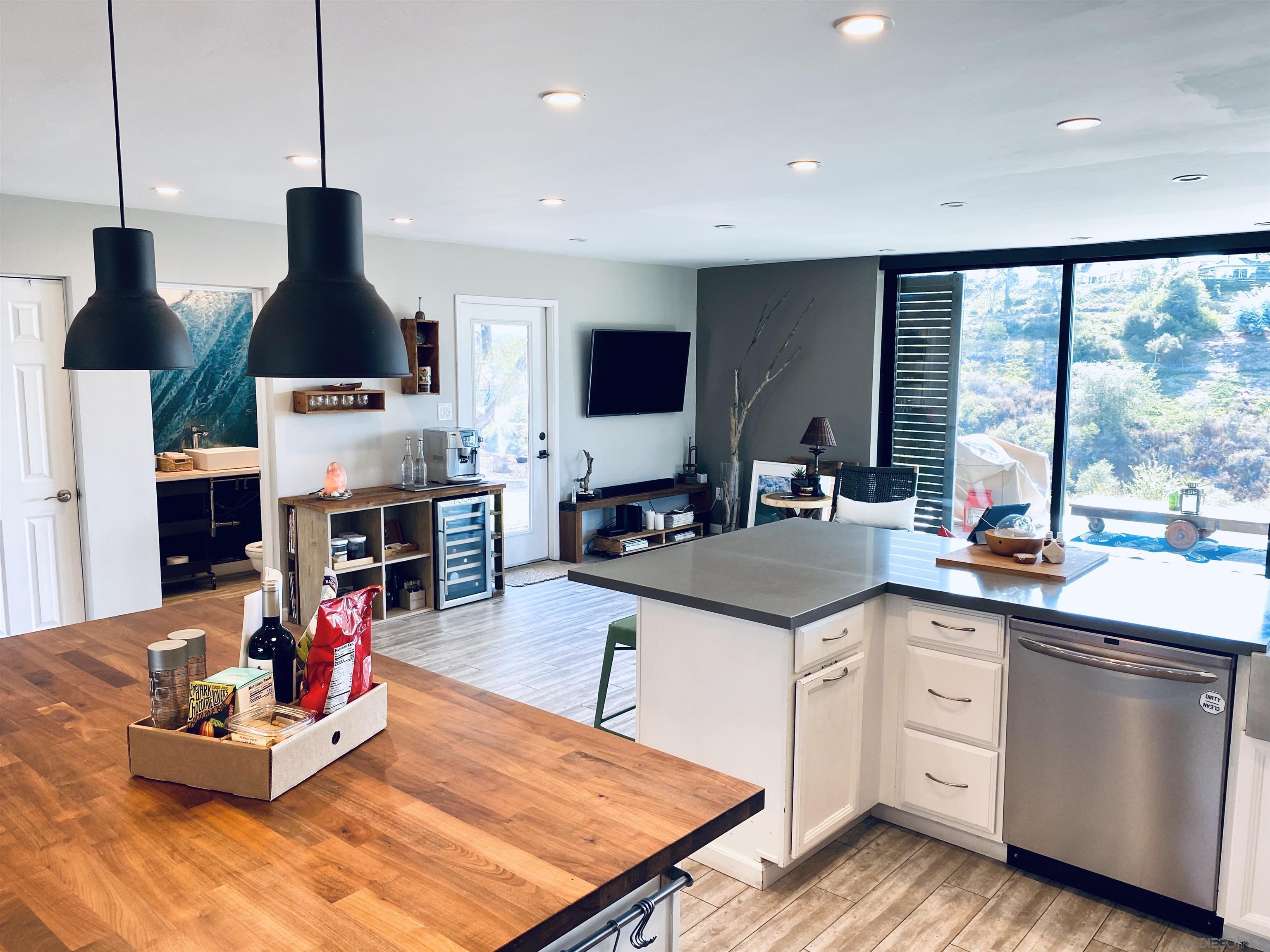 Detail Gallery Image 11 of 31 For 5560  Diane Ave, San Diego,  CA 92117 - 4 Beds | 3/1 Baths