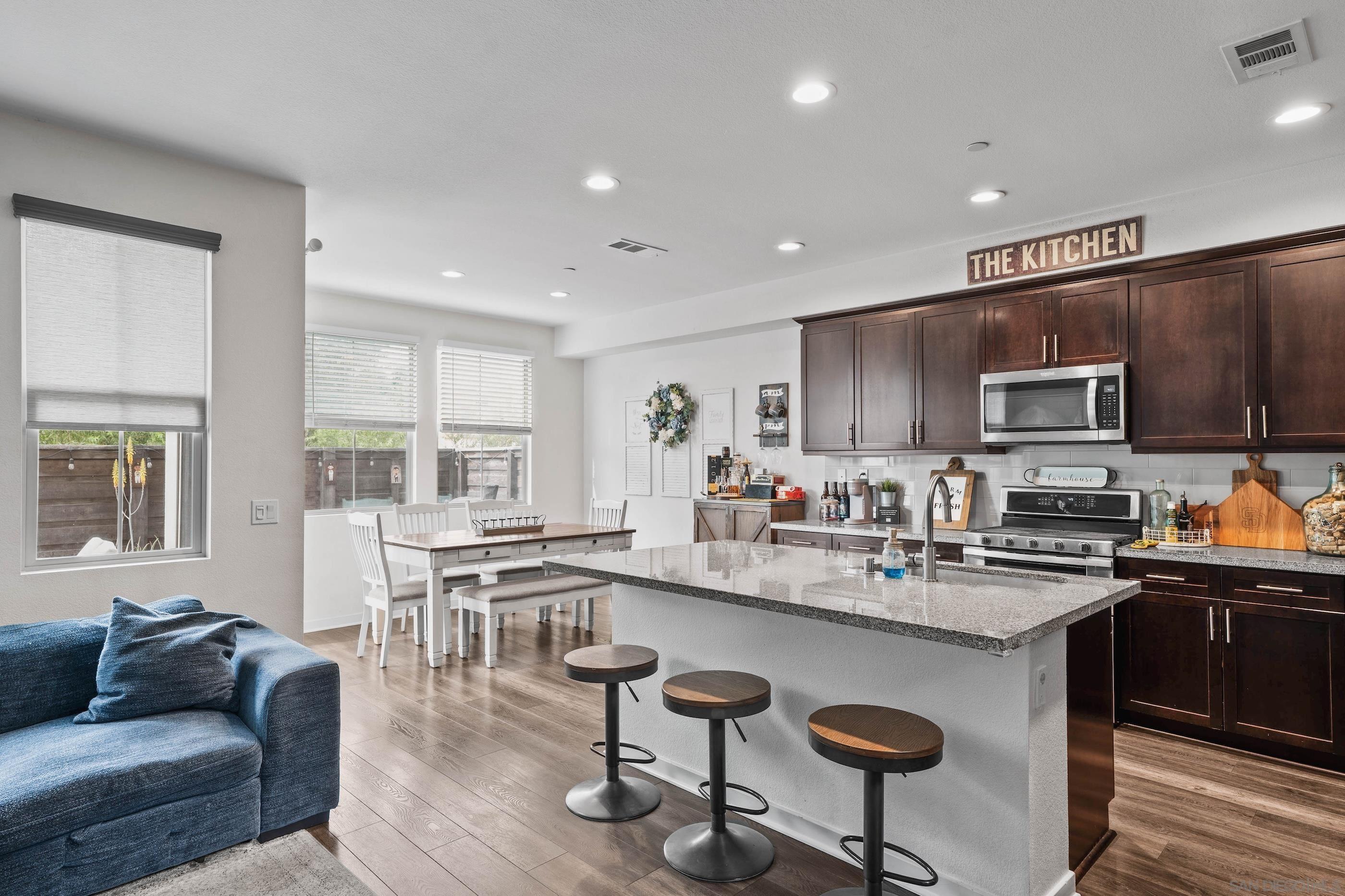 Front Image Thumbnail for SD250037934