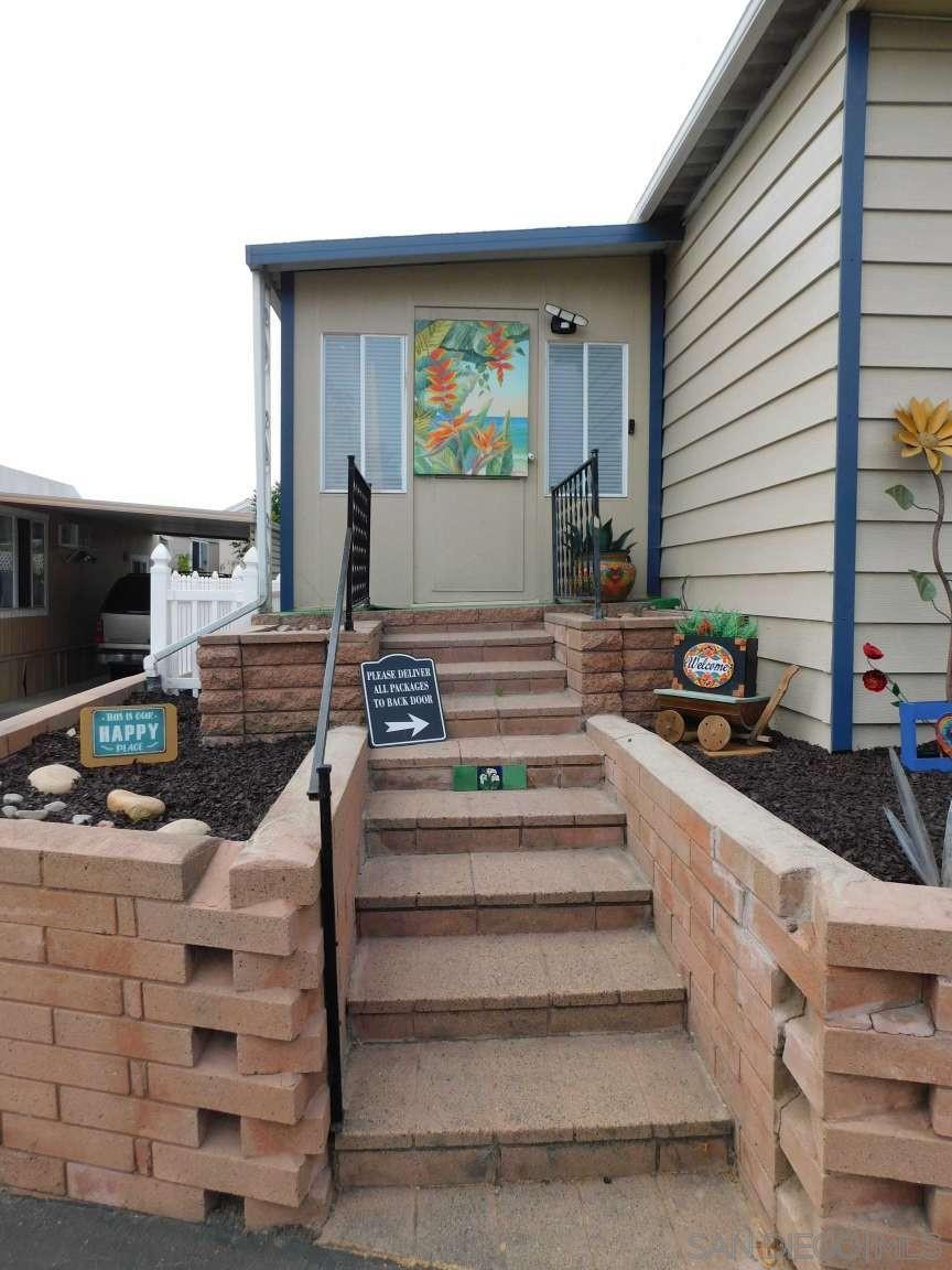 Detail Gallery Image 2 of 15 For 245 W Bobier Dr  Spc 64,  Vista,  CA 92083 - 6 Beds | 2 Baths