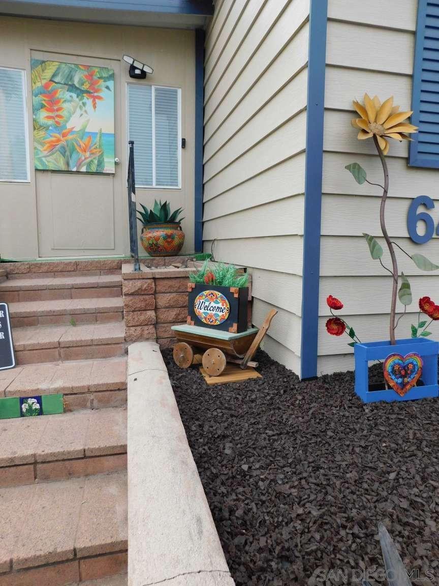 Detail Gallery Image 3 of 15 For 245 W Bobier Dr  Spc 64,  Vista,  CA 92083 - 6 Beds | 2 Baths