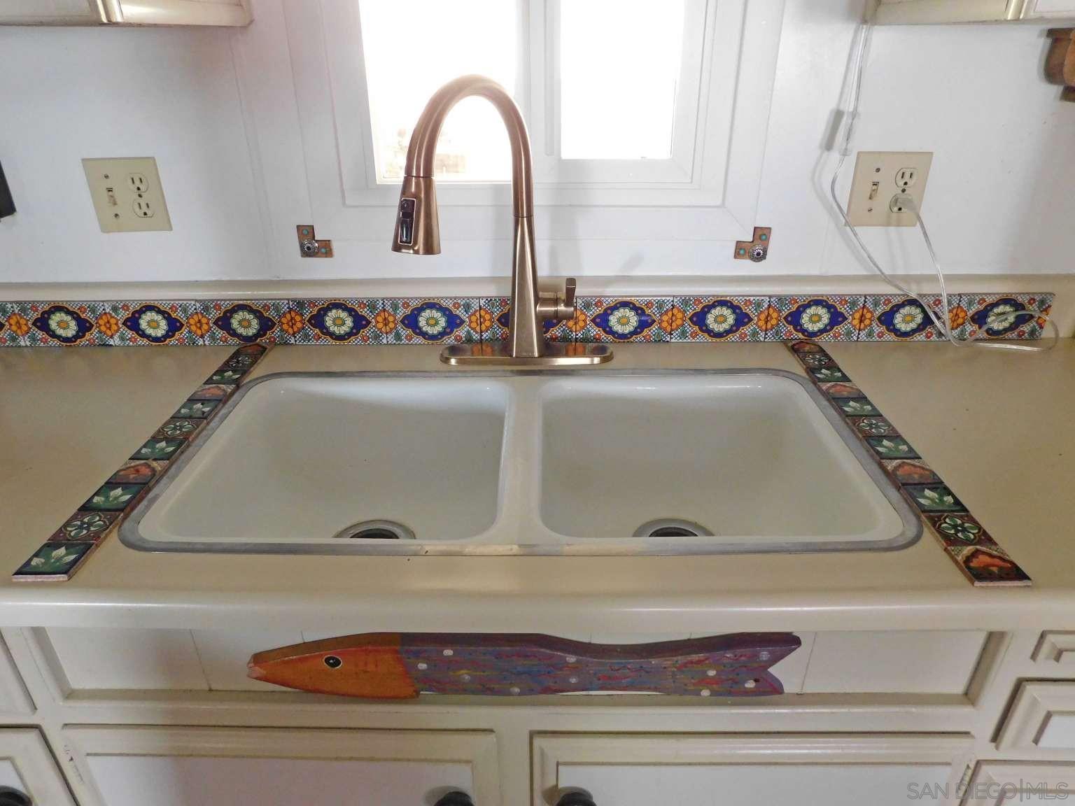 Detail Gallery Image 5 of 15 For 245 W Bobier Dr  Spc 64,  Vista,  CA 92083 - 6 Beds | 2 Baths