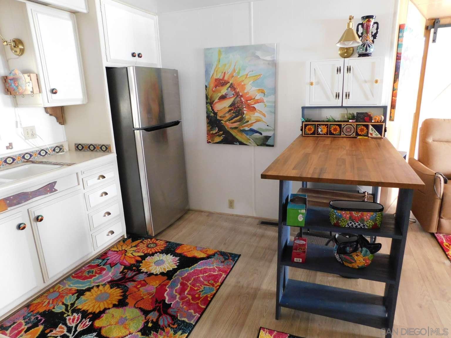 Detail Gallery Image 9 of 15 For 245 W Bobier Dr  Spc 64,  Vista,  CA 92083 - 6 Beds | 2 Baths