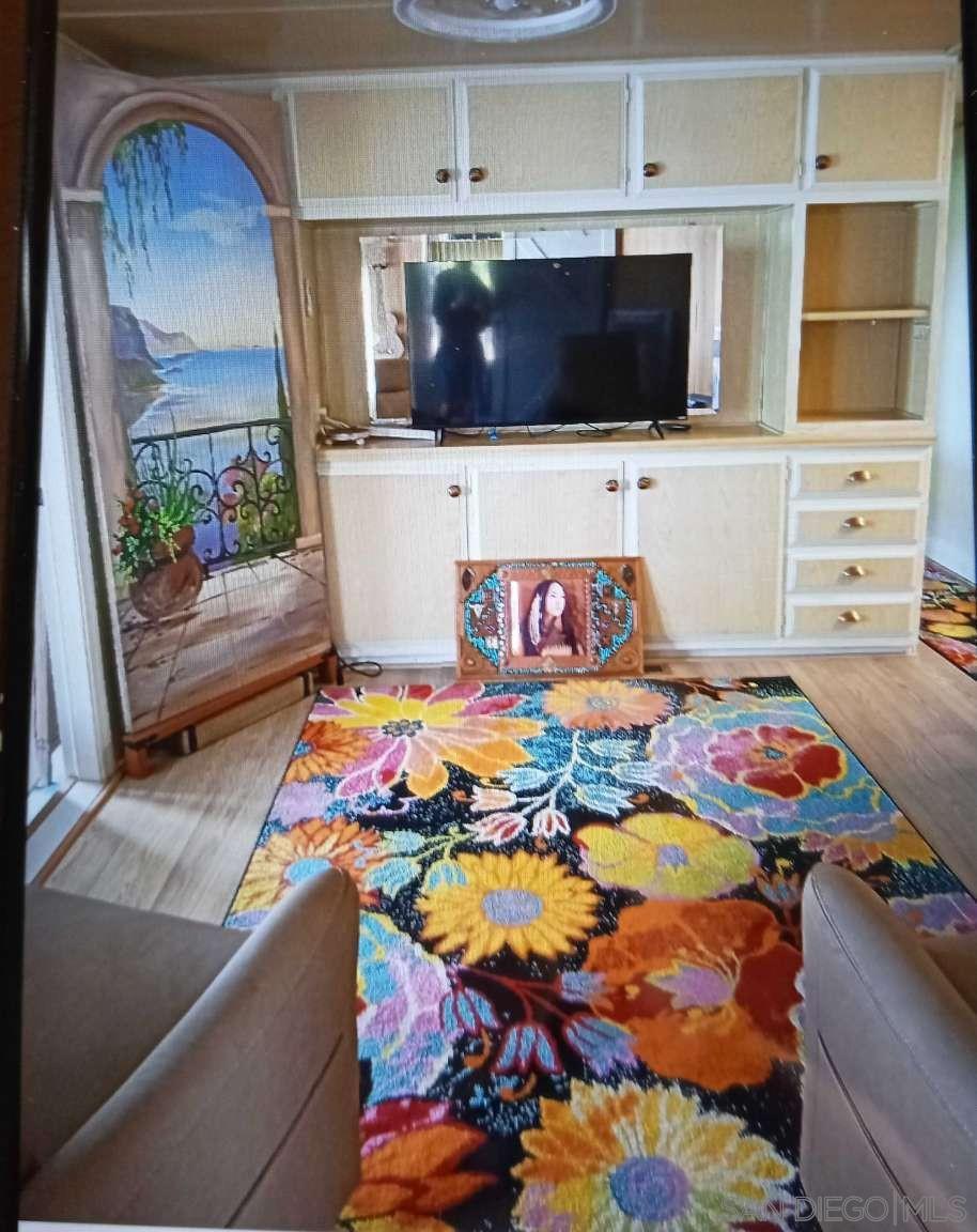 Detail Gallery Image 10 of 15 For 245 W Bobier Dr  Spc 64,  Vista,  CA 92083 - 6 Beds | 2 Baths