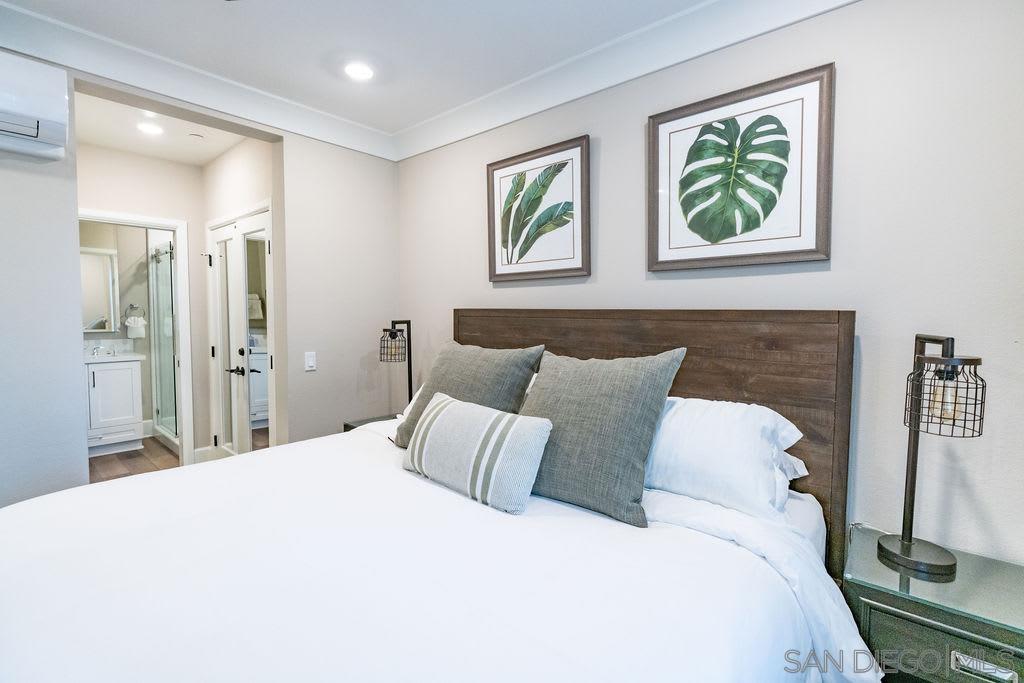 Detail Gallery Image 11 of 38 For 824  Jersey Ct, San Diego,  CA 92109 - 3 Beds | 2 Baths