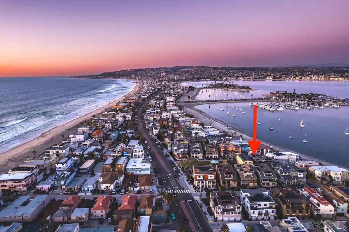 Detail Gallery Image 5 of 38 For 824  Jersey Ct, San Diego,  CA 92109 - 3 Beds | 2 Baths