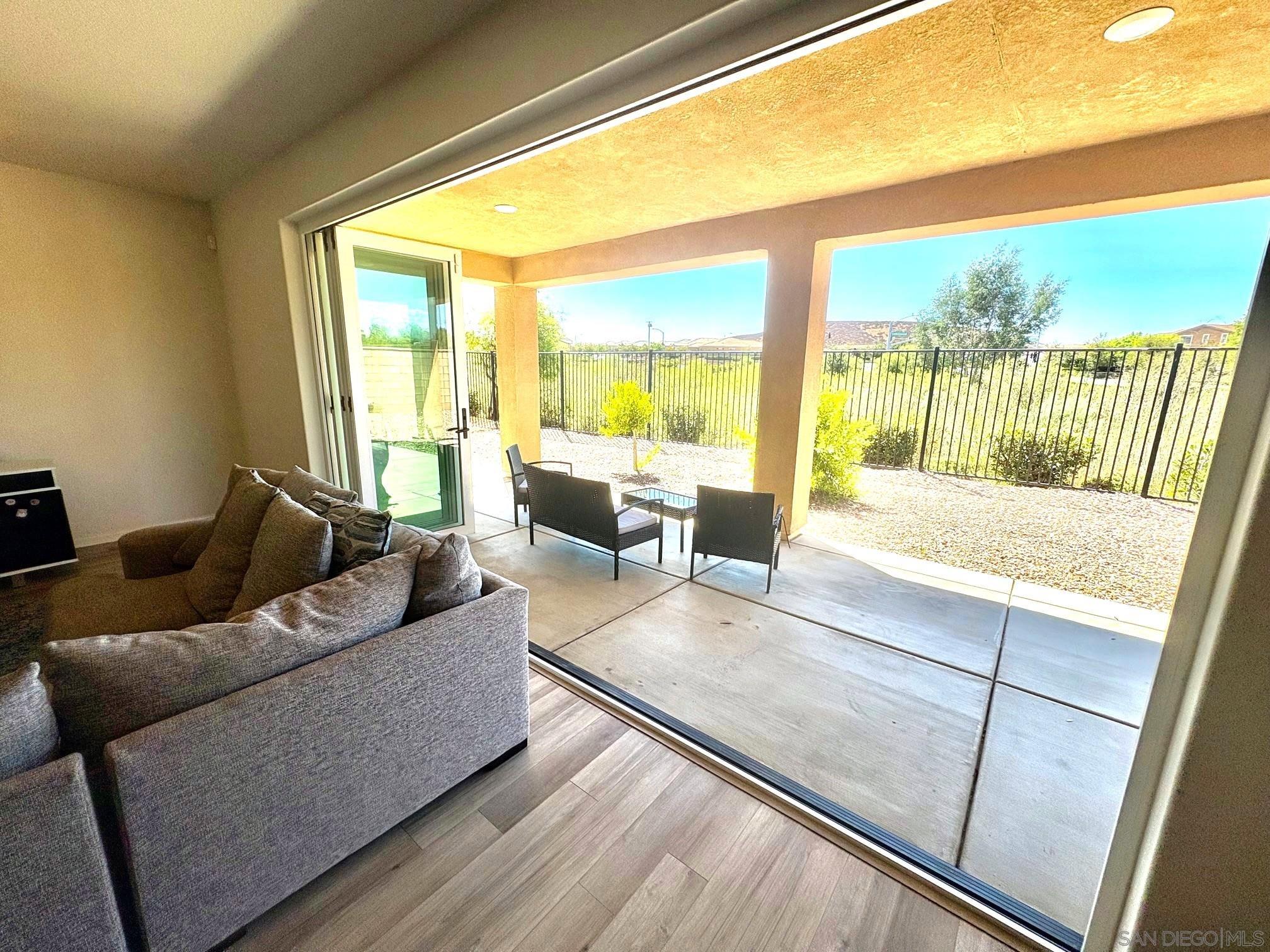 Front Image Thumbnail for SD250037986