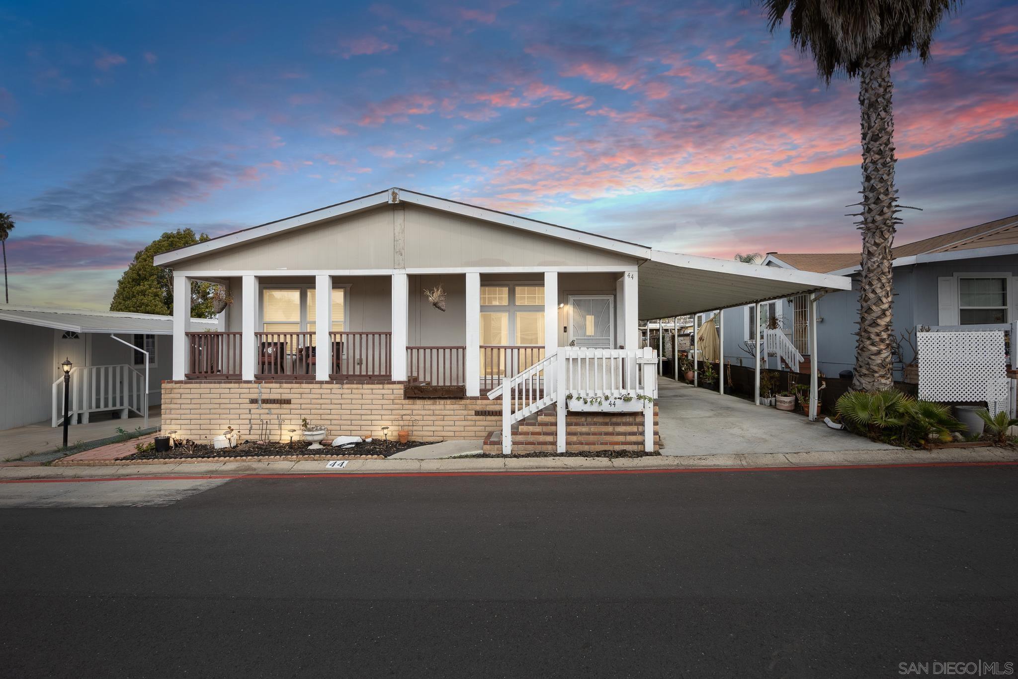 Detail Gallery Image 2 of 32 For 10767  Jamacha Blvd  Spc 44, Spring Valley,  CA 91978 - 4 Beds | 2 Baths