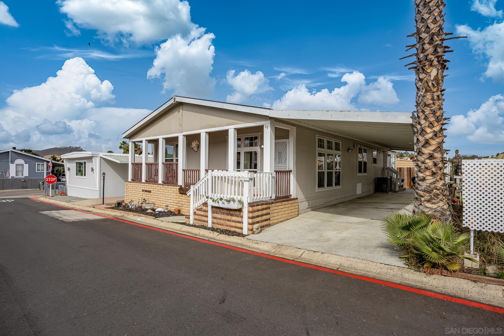 Detail Gallery Image 4 of 32 For 10767  Jamacha Blvd  Spc 44, Spring Valley,  CA 91978 - 4 Beds | 2 Baths