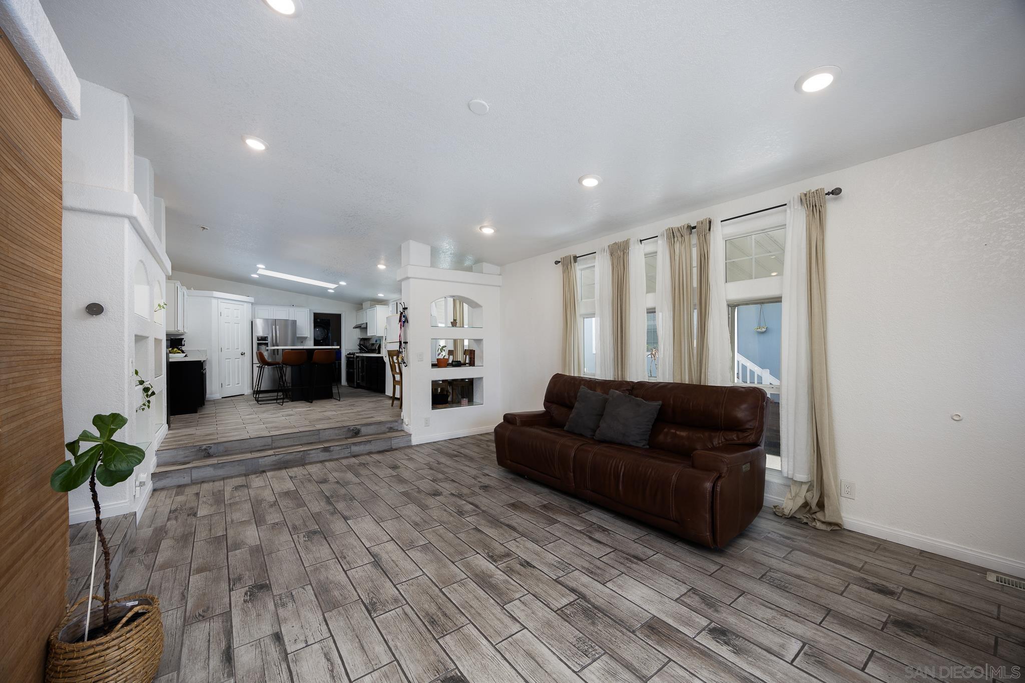 Detail Gallery Image 9 of 32 For 10767  Jamacha Blvd  Spc 44, Spring Valley,  CA 91978 - 4 Beds | 2 Baths