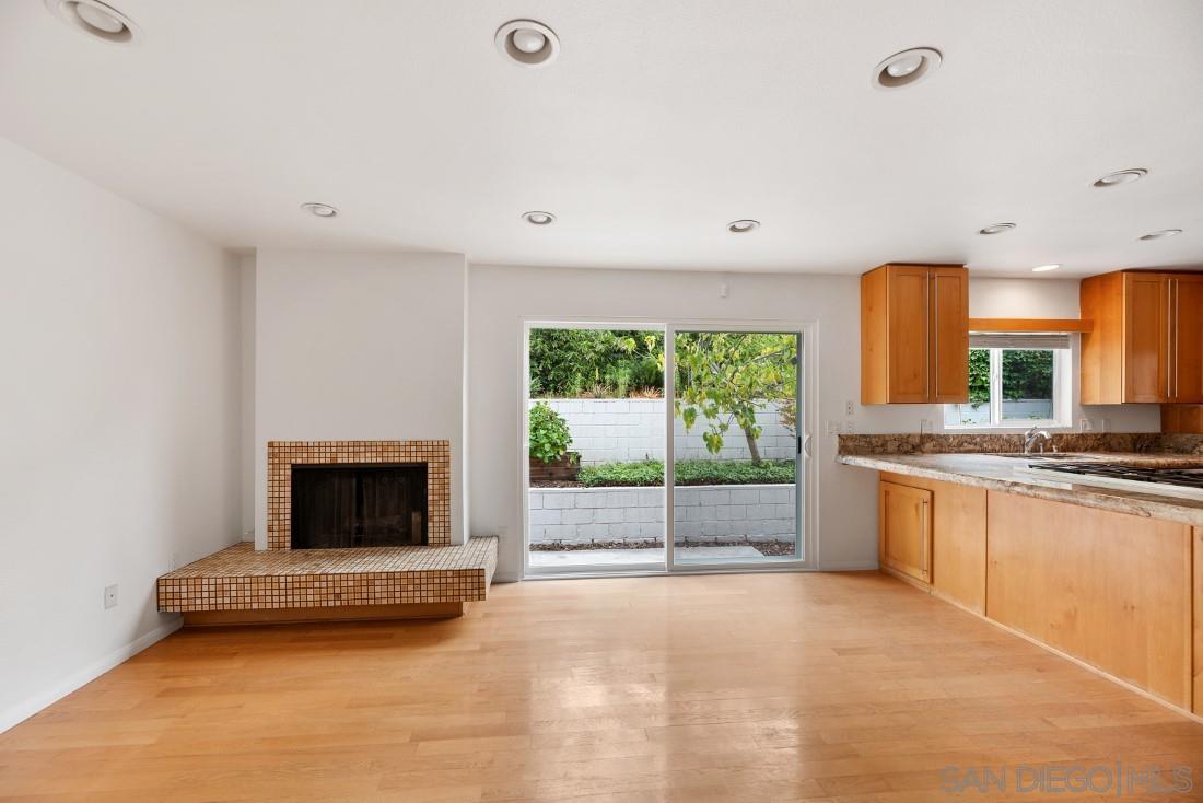 Detail Gallery Image 10 of 52 For 13045  via Esperia, Del Mar,  CA 92014 - 4 Beds | 3 Baths