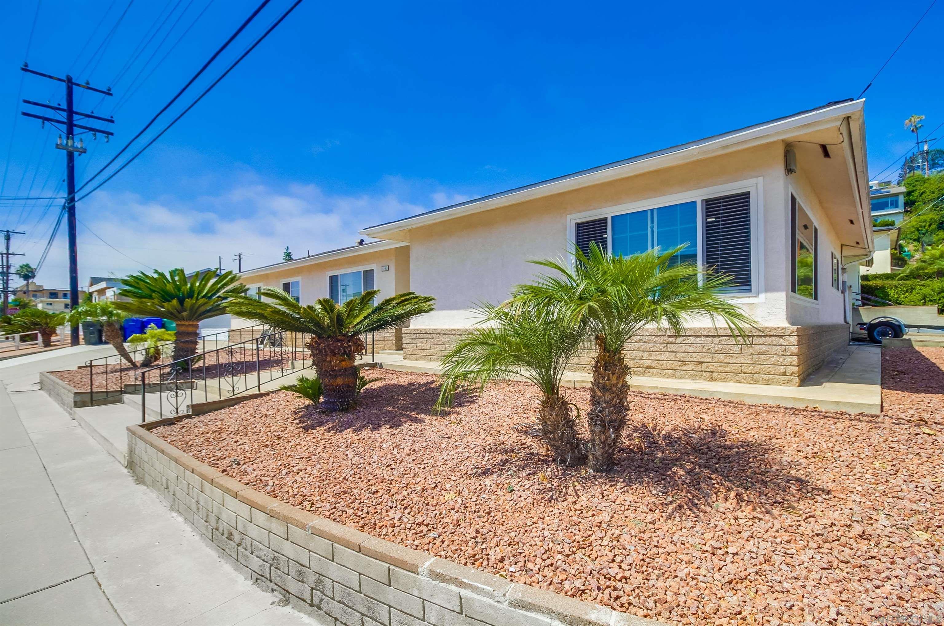 Detail Gallery Image 2 of 37 For 1840  Locust St, San Diego,  CA 92106 - 4 Beds | 2 Baths