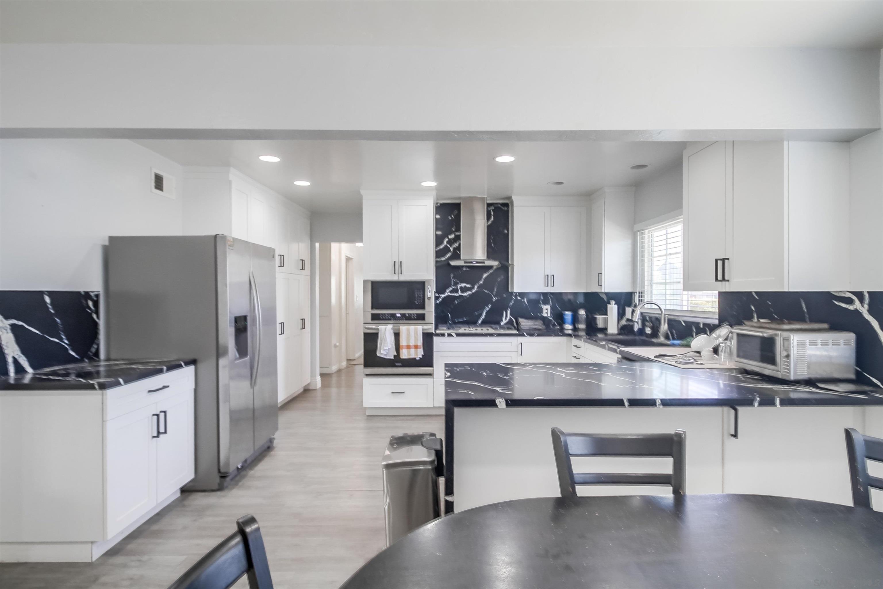 Detail Gallery Image 14 of 37 For 1840  Locust St, San Diego,  CA 92106 - 4 Beds | 2 Baths