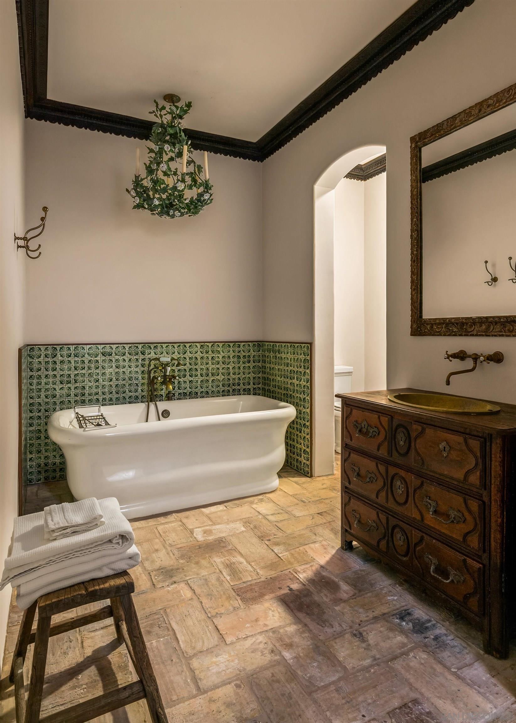 Detail Gallery Image 16 of 65 For 17116  Paseo Hermosa, Rancho Santa Fe,  CA 92067 - 9 Beds | 11/1 Baths