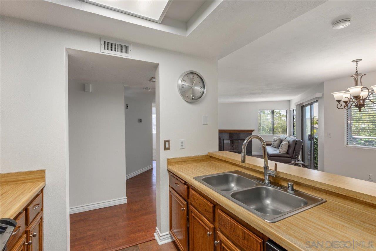 Detail Gallery Image 10 of 39 For 3003  Blue Oak Court, Spring Valley,  CA 91978 - 3 Beds | 2 Baths