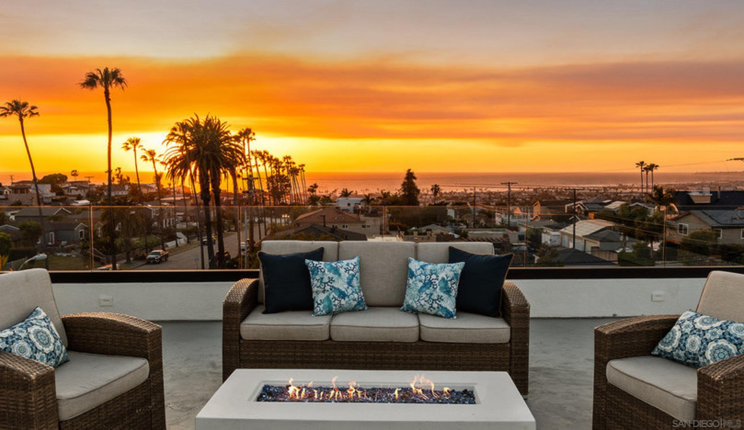 Detail Gallery Image 2 of 53 For 4386  Newport Ave, San Diego,  CA 92107 - 5 Beds | 4/1 Baths