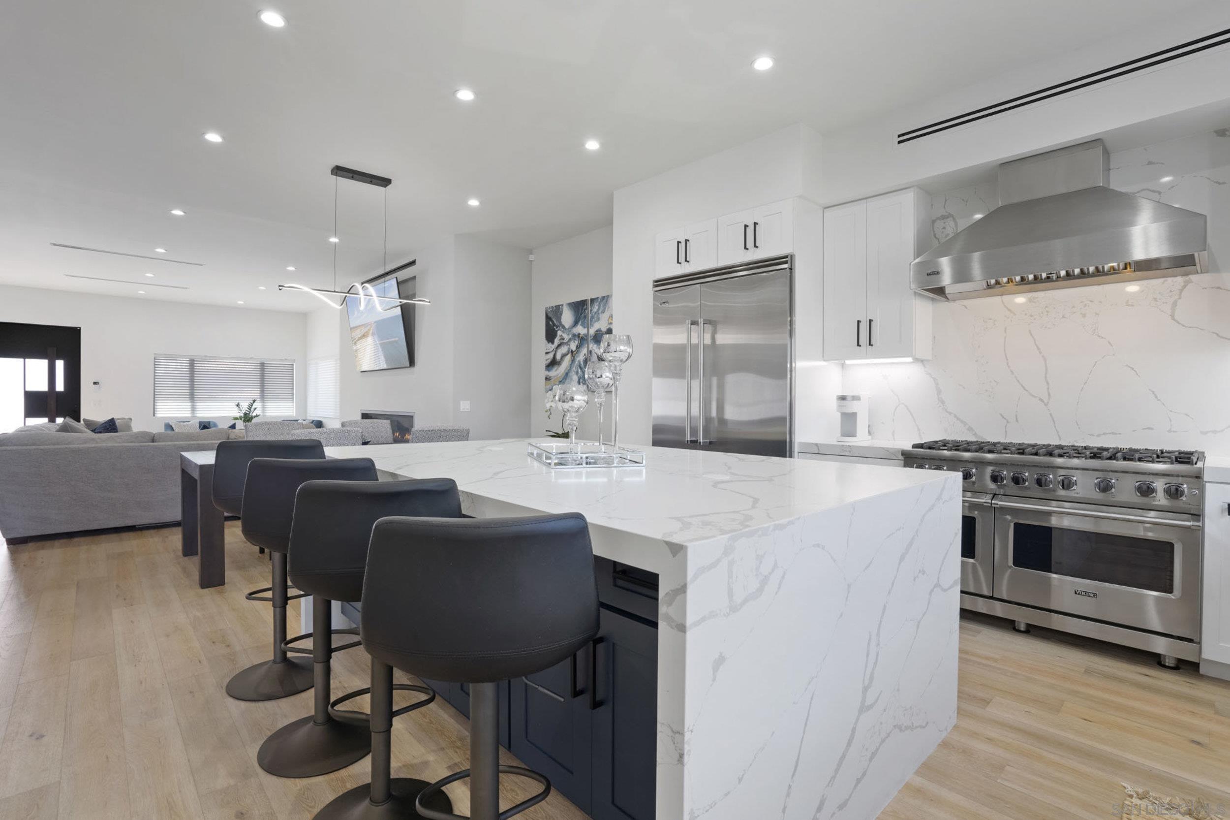 Detail Gallery Image 13 of 53 For 4386  Newport Ave, San Diego,  CA 92107 - 5 Beds | 4/1 Baths