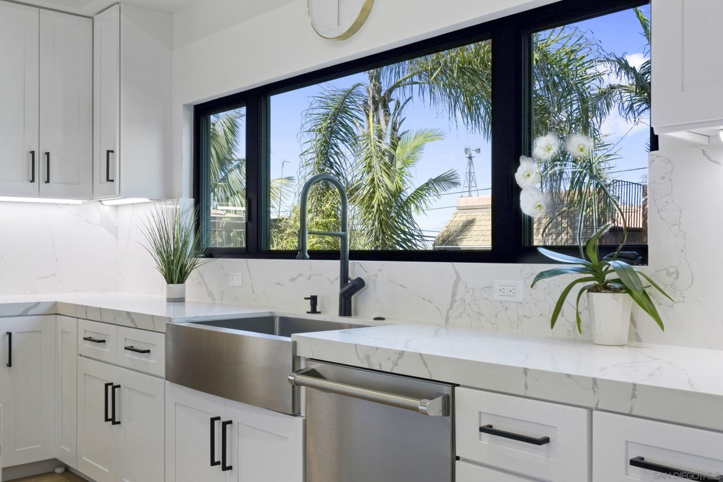 Detail Gallery Image 15 of 53 For 4386  Newport Ave, San Diego,  CA 92107 - 5 Beds | 4/1 Baths