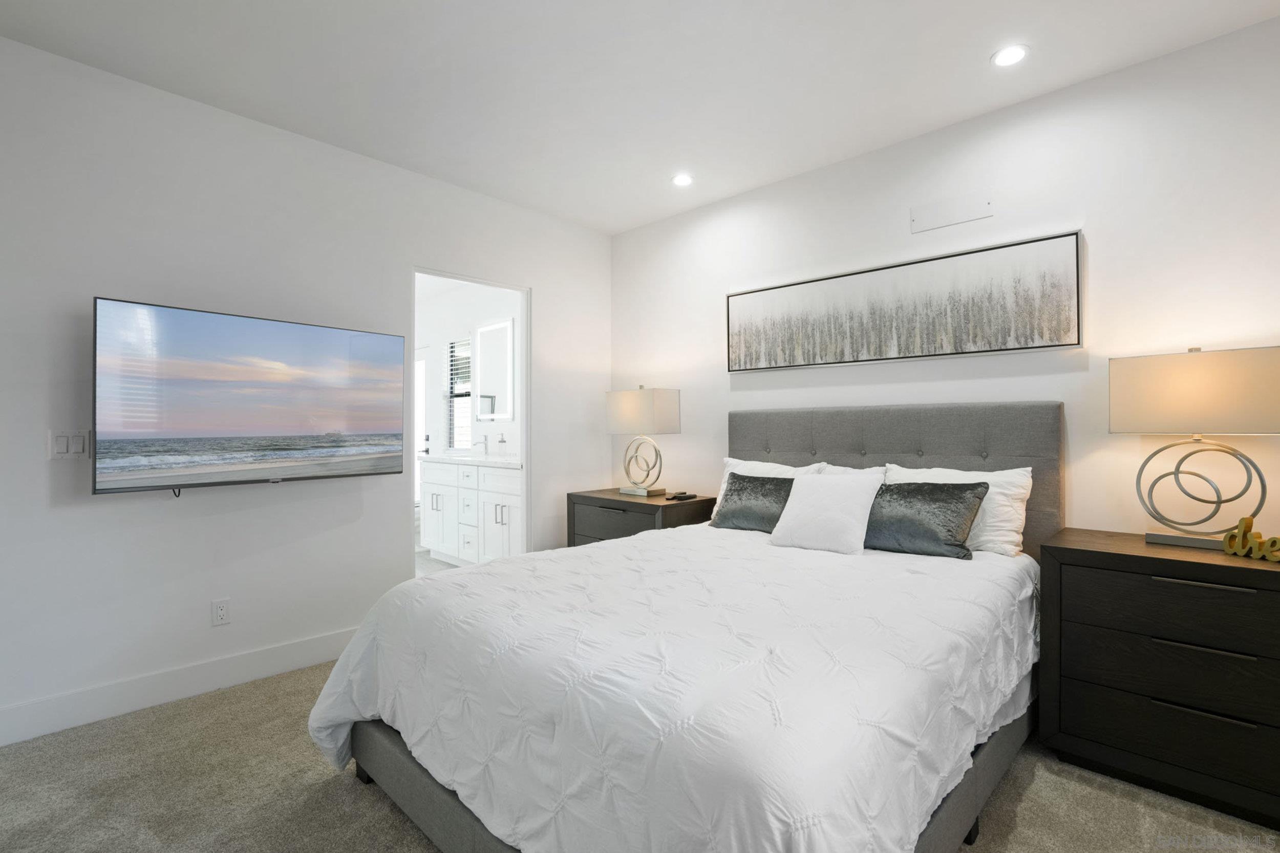 Detail Gallery Image 17 of 53 For 4386  Newport Ave, San Diego,  CA 92107 - 5 Beds | 4/1 Baths