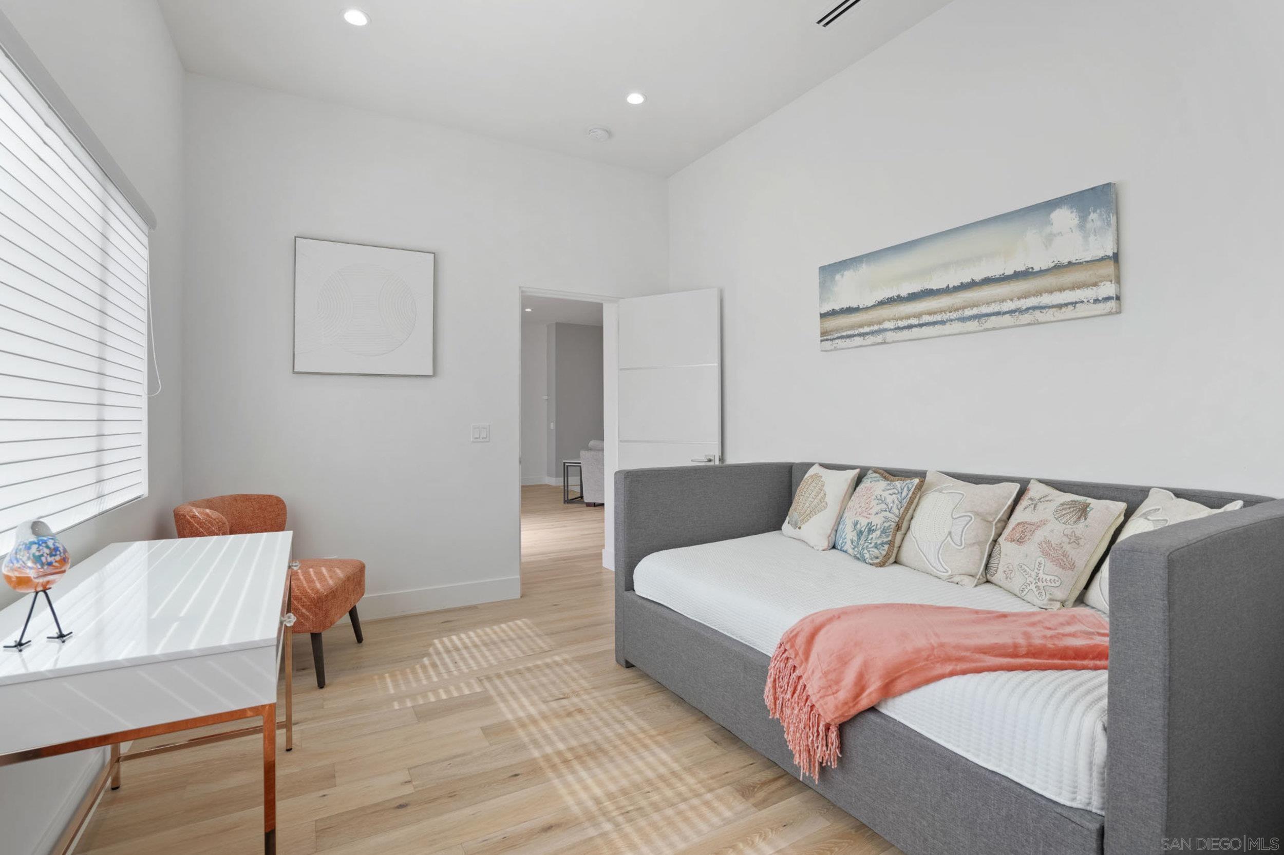 Detail Gallery Image 18 of 53 For 4386  Newport Ave, San Diego,  CA 92107 - 5 Beds | 4/1 Baths