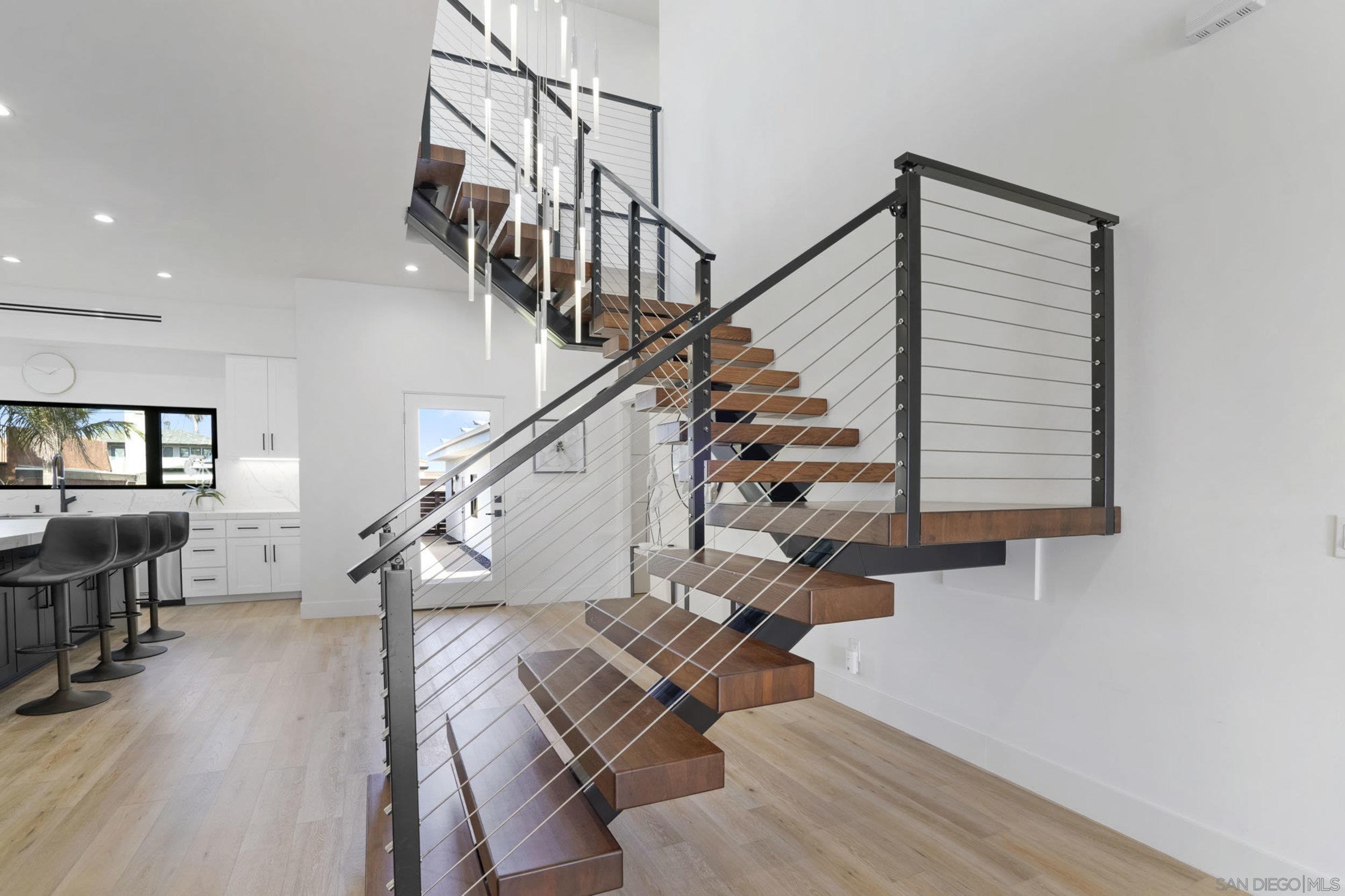 Detail Gallery Image 20 of 53 For 4386  Newport Ave, San Diego,  CA 92107 - 5 Beds | 4/1 Baths