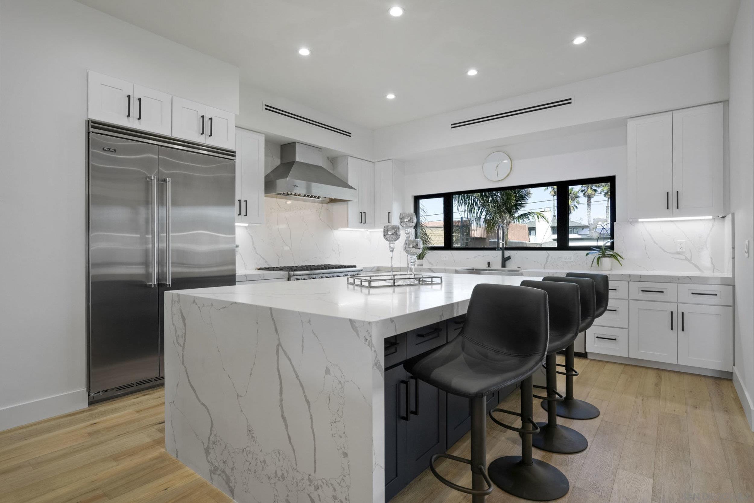 Detail Gallery Image 3 of 53 For 4386  Newport Ave, San Diego,  CA 92107 - 5 Beds | 4/1 Baths