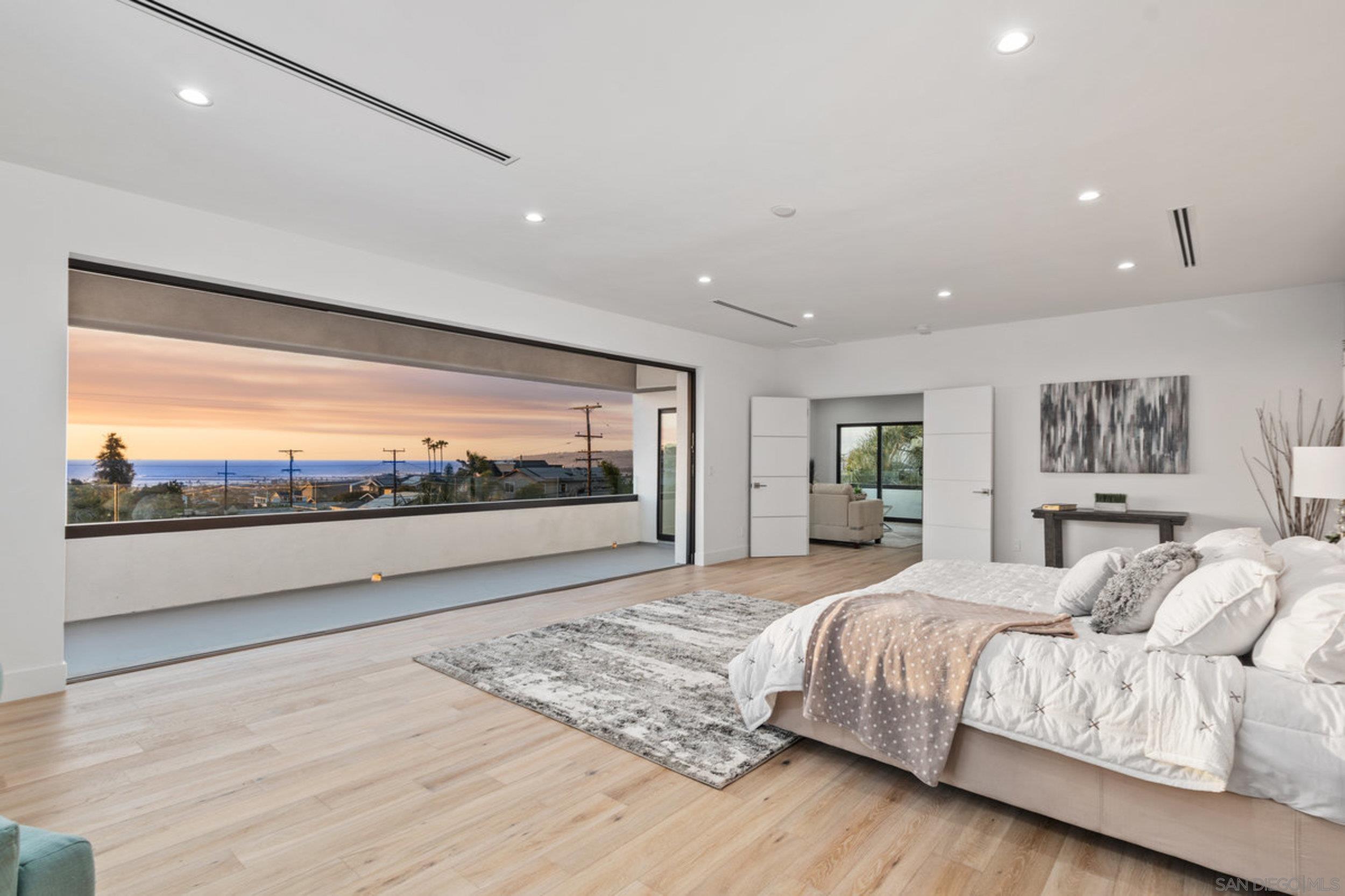 Detail Gallery Image 26 of 53 For 4386  Newport Ave, San Diego,  CA 92107 - 5 Beds | 4/1 Baths