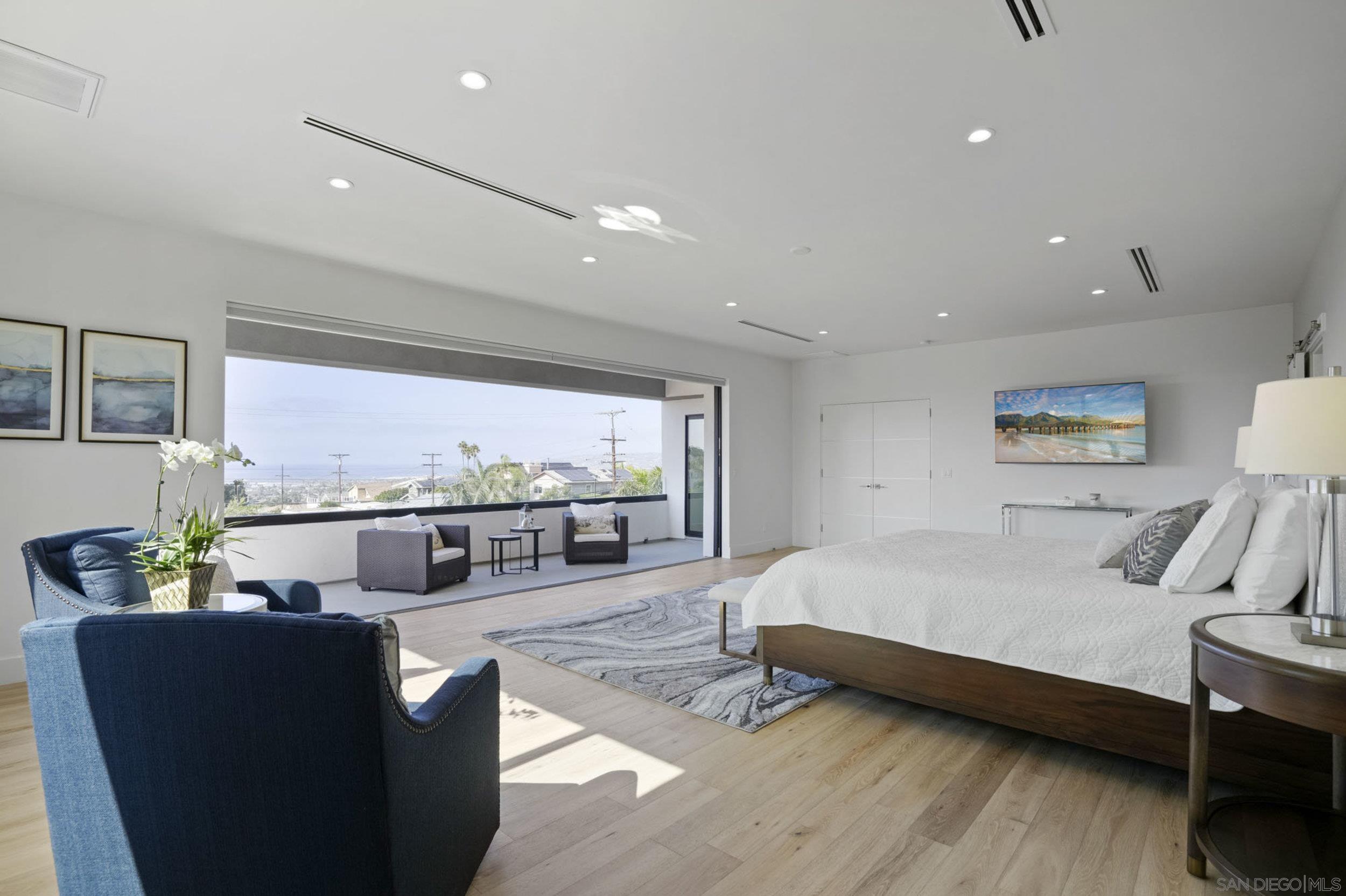 Detail Gallery Image 29 of 53 For 4386  Newport Ave, San Diego,  CA 92107 - 5 Beds | 4/1 Baths