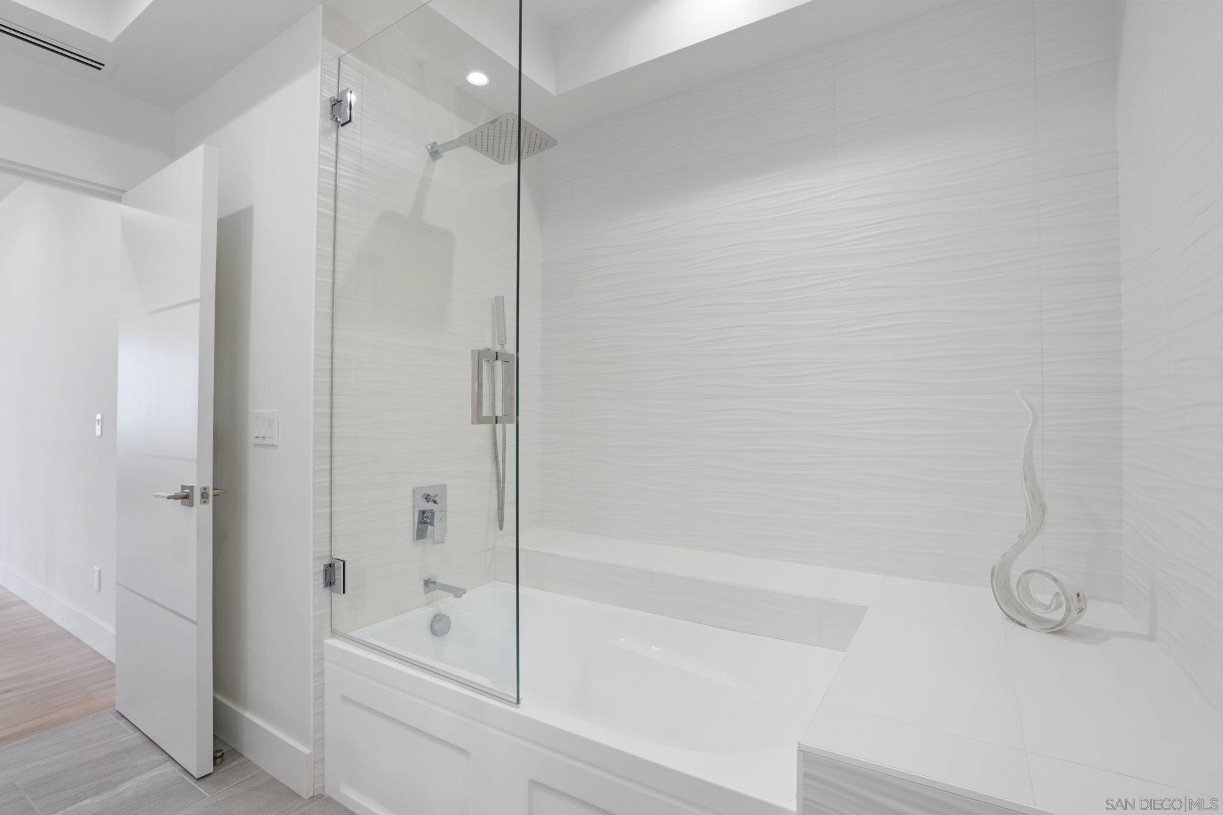 Detail Gallery Image 36 of 53 For 4386  Newport Ave, San Diego,  CA 92107 - 5 Beds | 4/1 Baths