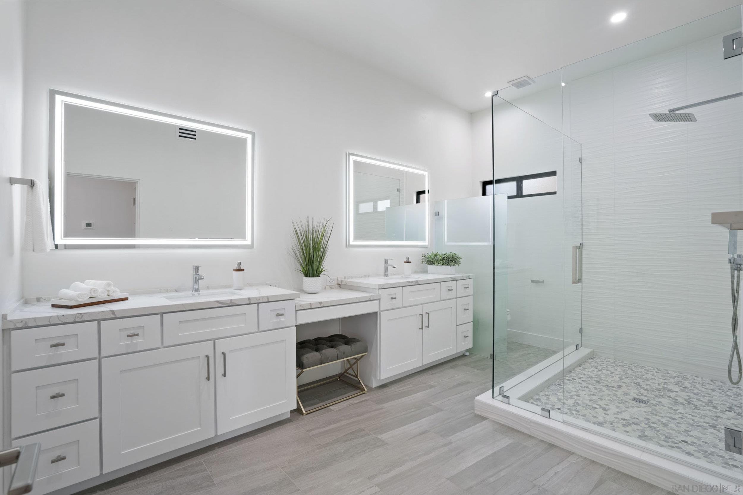 Detail Gallery Image 5 of 53 For 4386  Newport Ave, San Diego,  CA 92107 - 5 Beds | 4/1 Baths