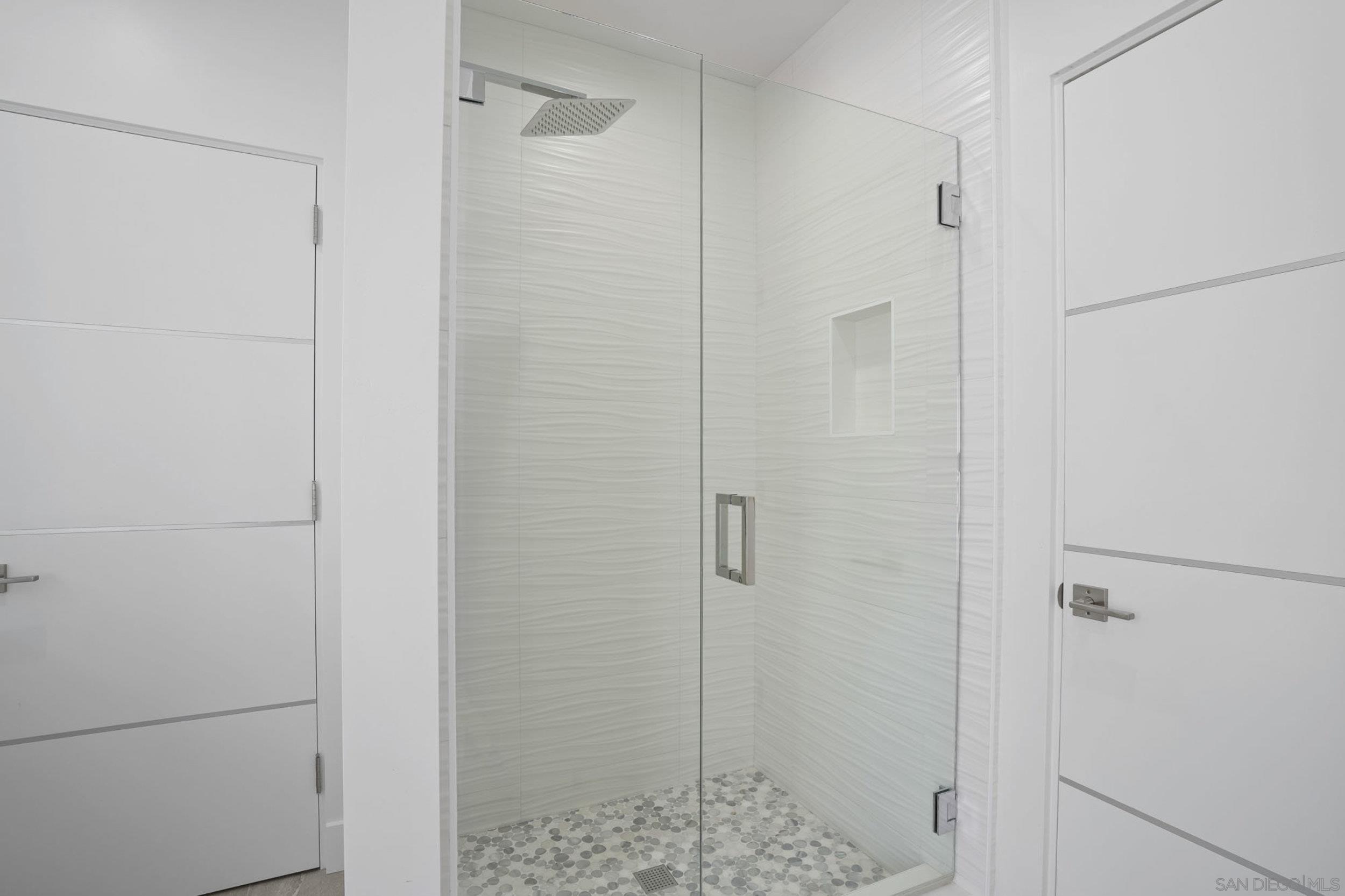 Detail Gallery Image 43 of 53 For 4386  Newport Ave, San Diego,  CA 92107 - 5 Beds | 4/1 Baths