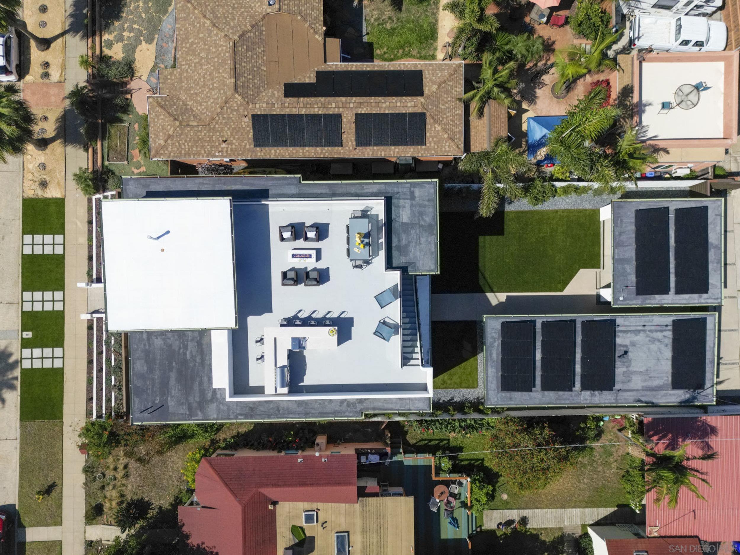 Detail Gallery Image 6 of 53 For 4386  Newport Ave, San Diego,  CA 92107 - 5 Beds | 4/1 Baths